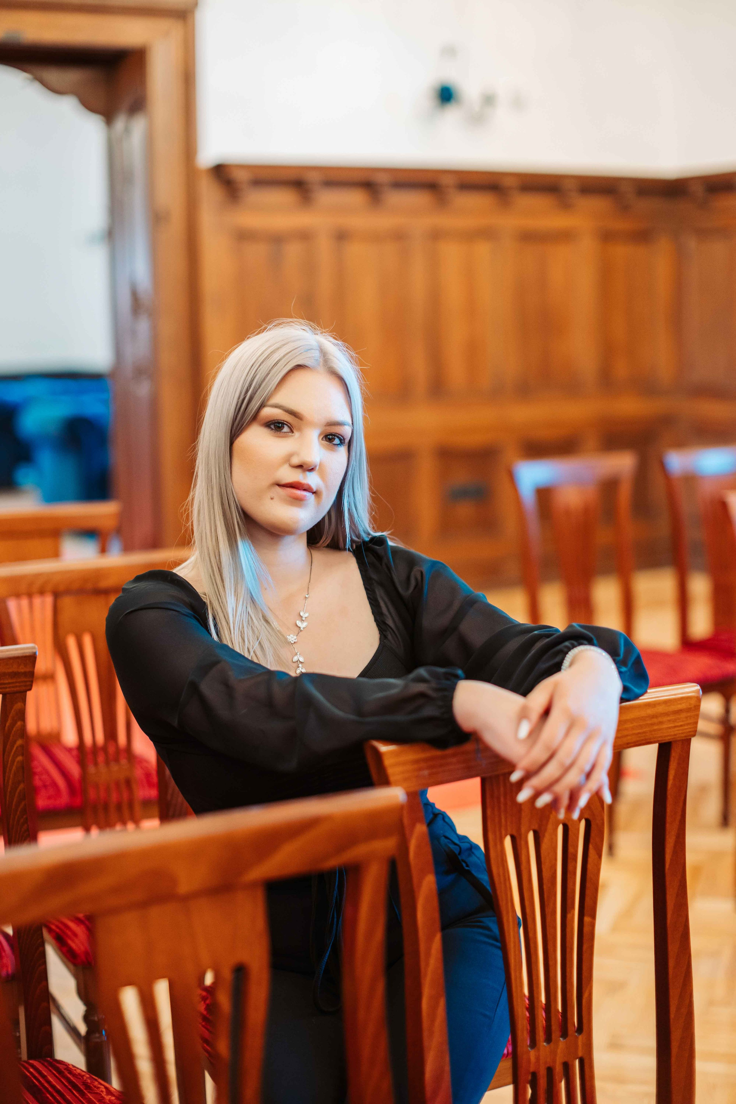 12F — Pedagogic. Contrast Studio