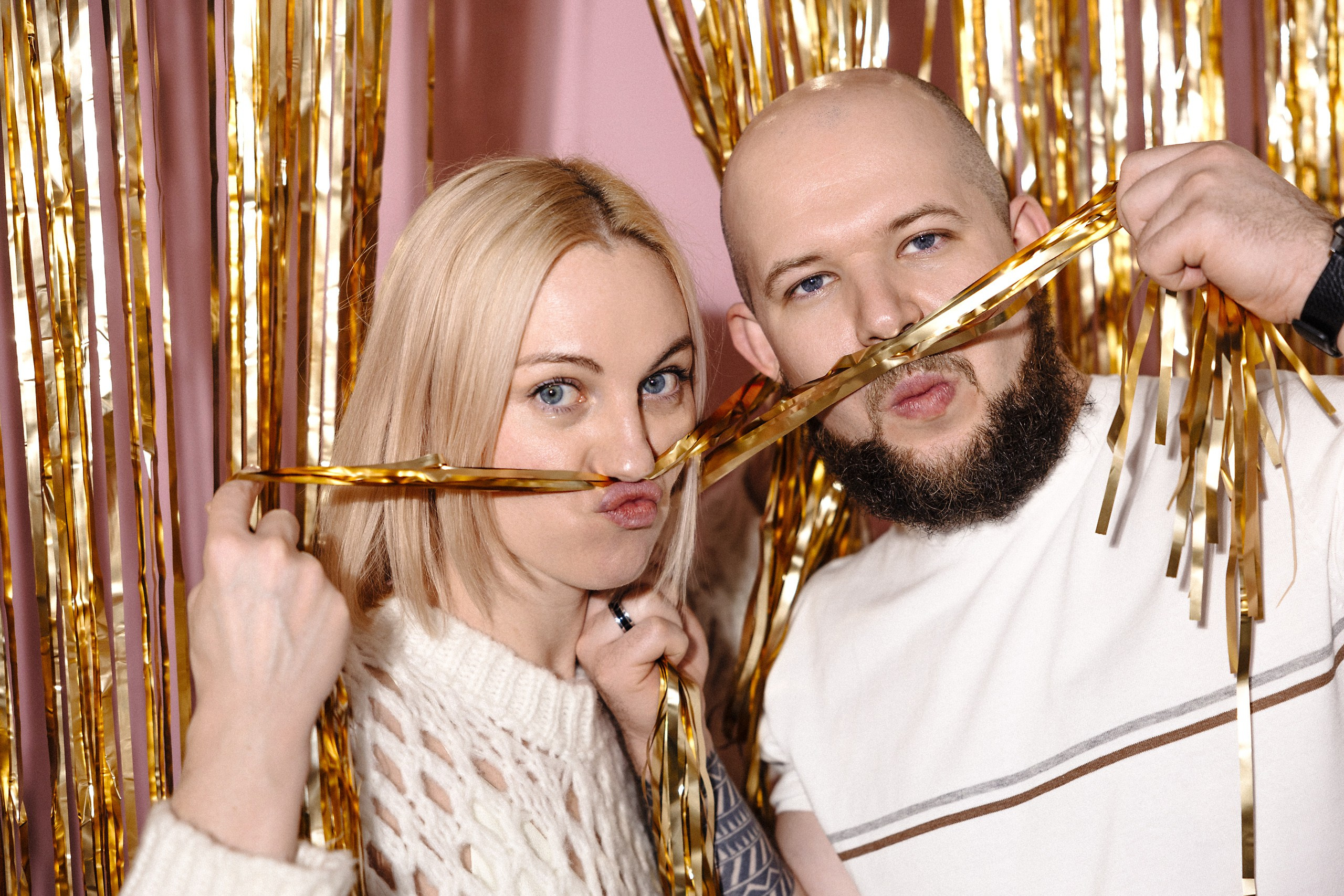 Семейная новогодняя фотосессия в студии в Риге. Евгений Тимофеев | Свадебный и контент-фотограф и видеограф в Риге