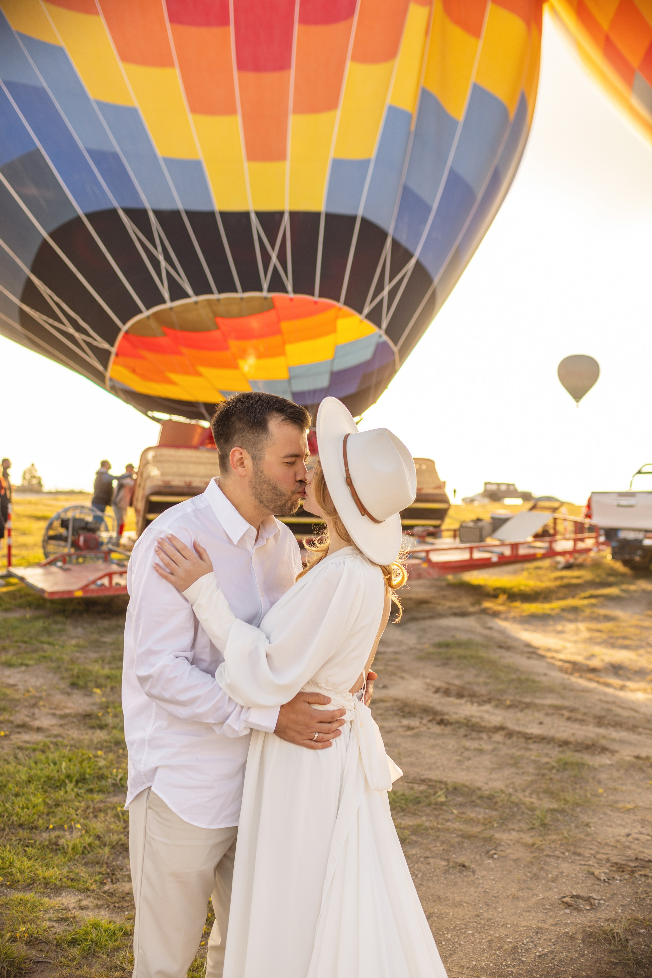 Elegant Wedding Photoshoot with a Flowing Dress and Balloons in Cappadocia. Julia Ganch I Fashion Wedding Photography I Cappadocia Turkey