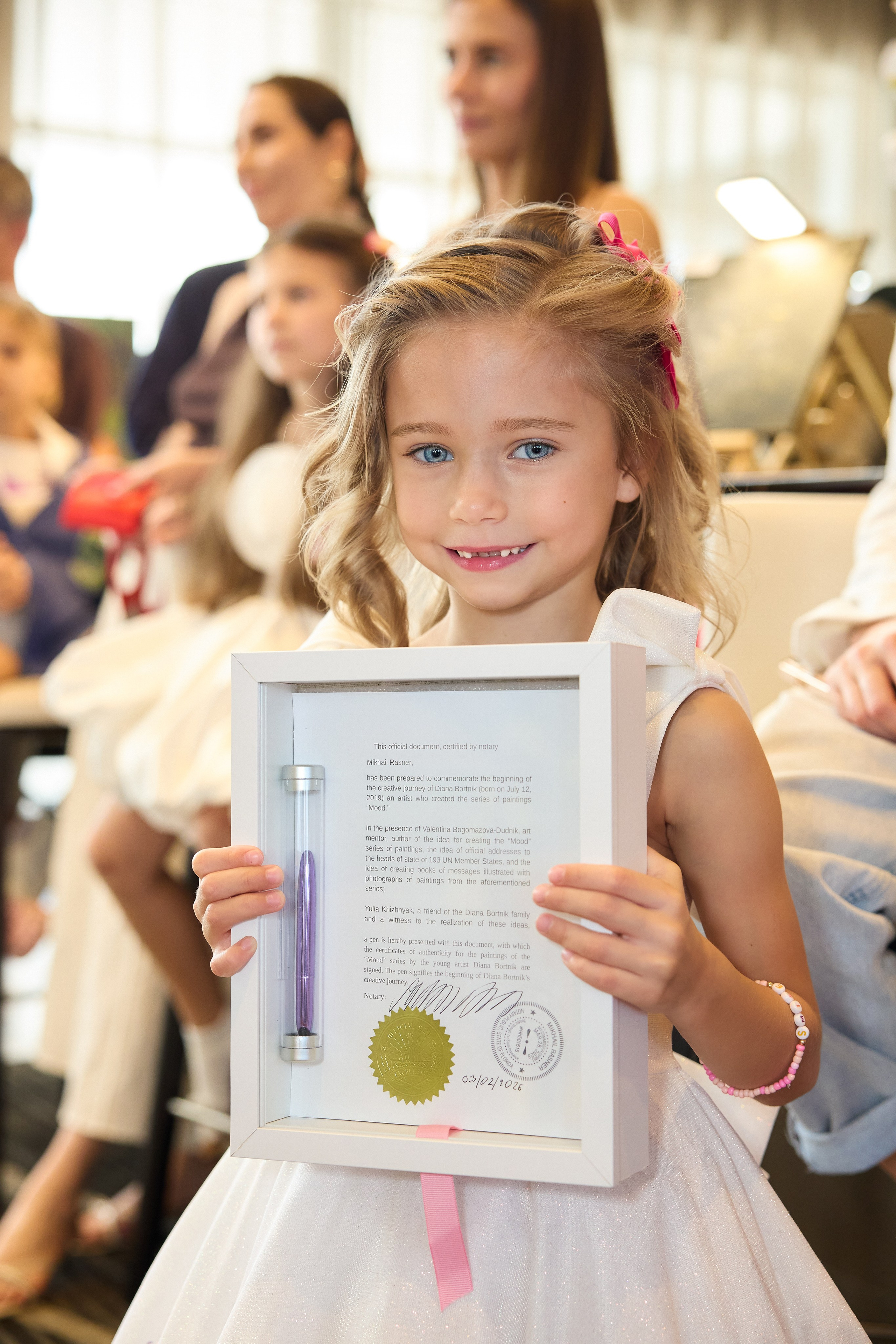 Авторская благотворительная художественная выставка Дианы Бортник. Фотограф Юлия Маковеева