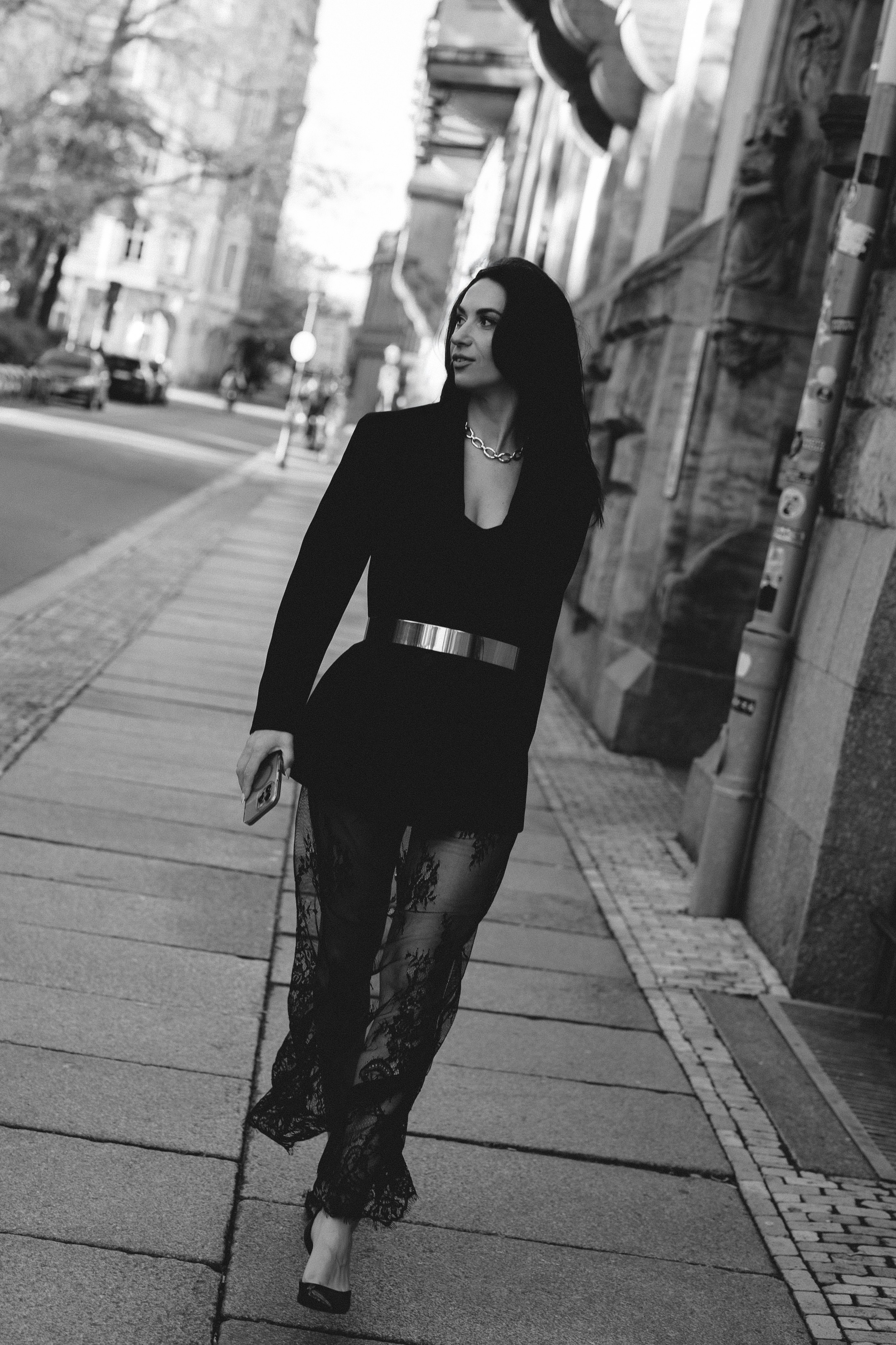 Black&White City Portrait. Elegant Woman in a black Suit. Kristina Kozheltsova- Soulful Portrait&Lifestyle&Love Story Photographer in Leipzig, Germany