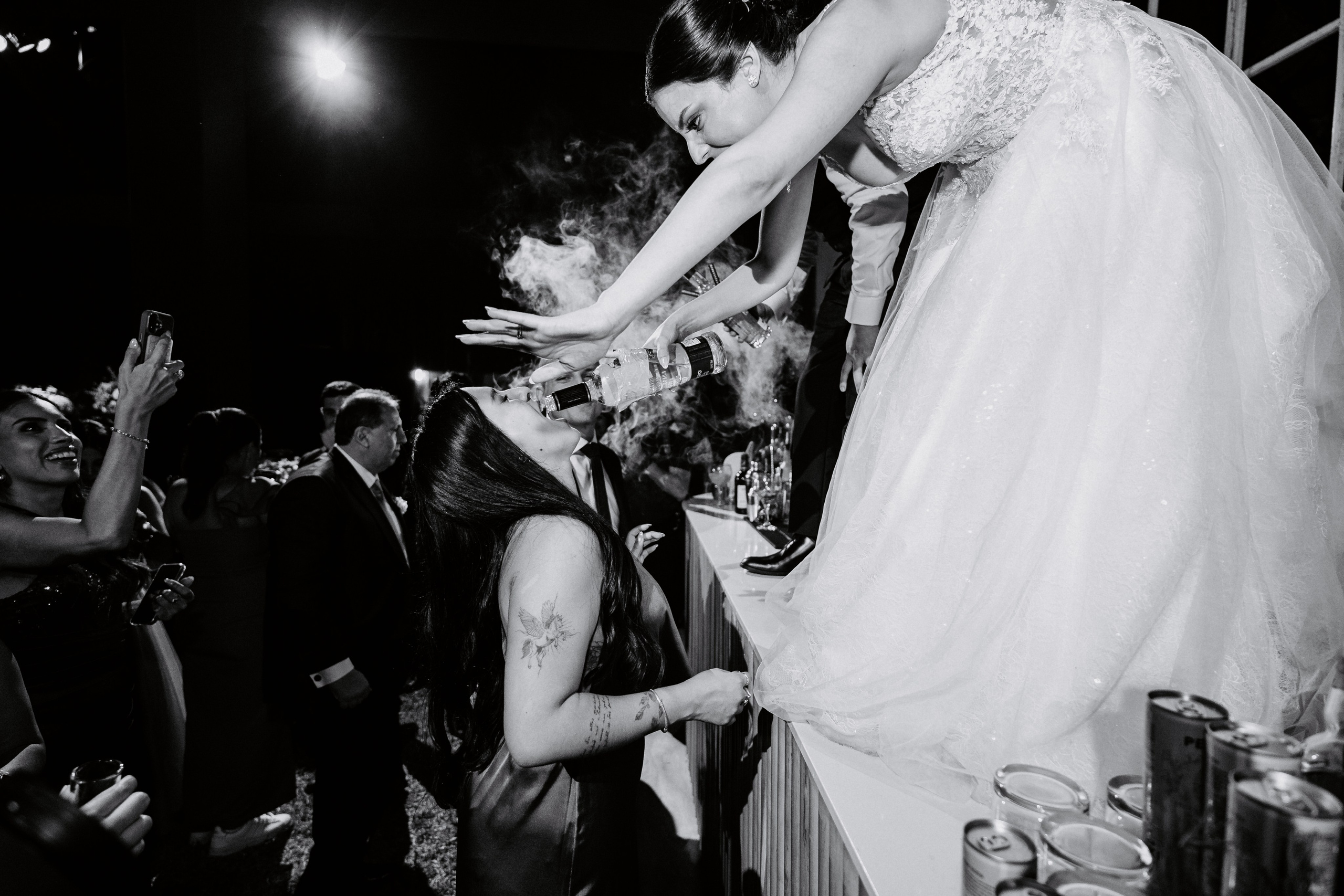 Un vistazo a la fiesta. Fotógrafo de Bodas en Lima | Ronhy Altamirano. Fotografía narrativa y cinematográfica para bodas, quinceañeras y eventos exclusivos