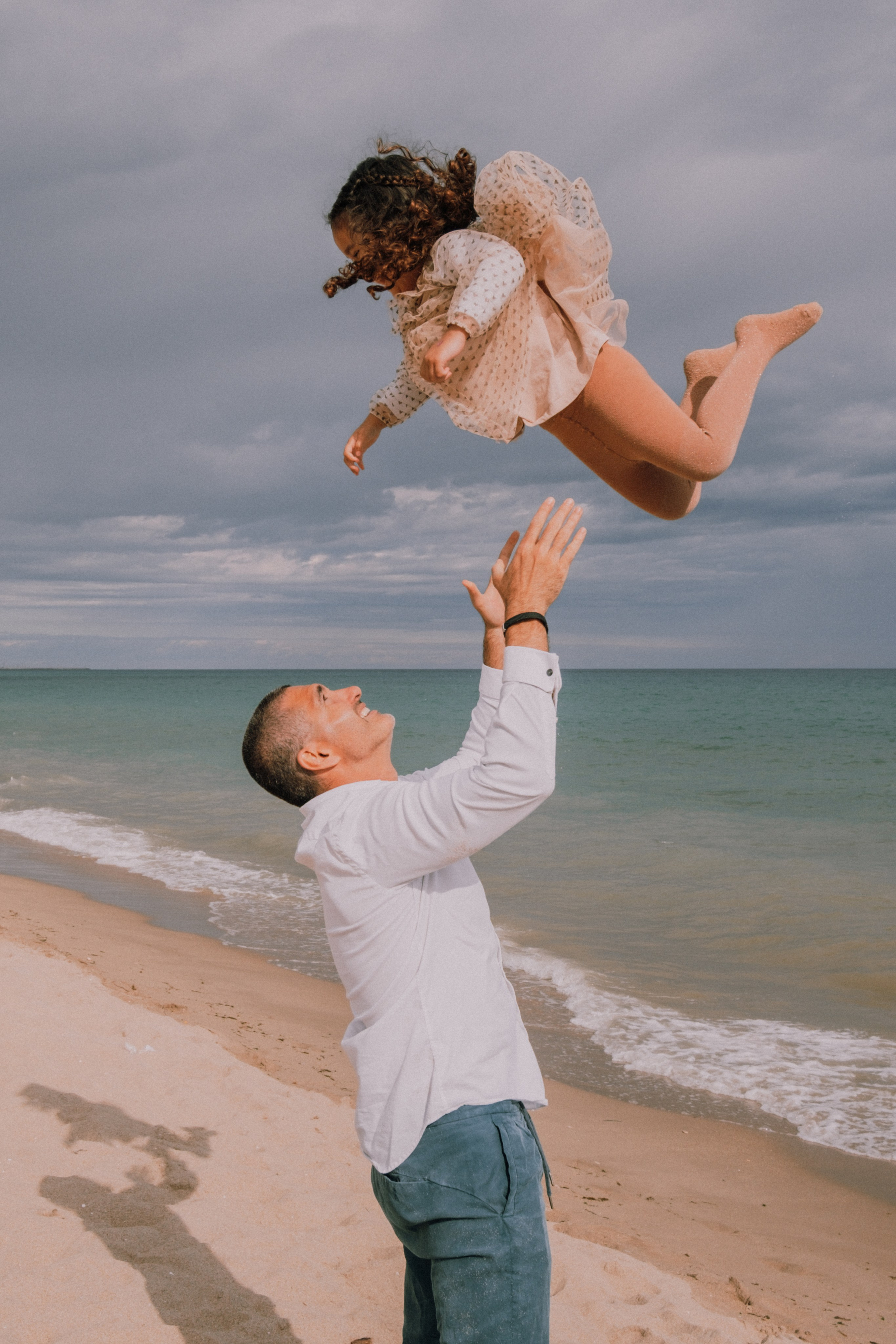 Sesión familiar en la playa. Fotografía profesional en Calafell - Elena Medvedeva