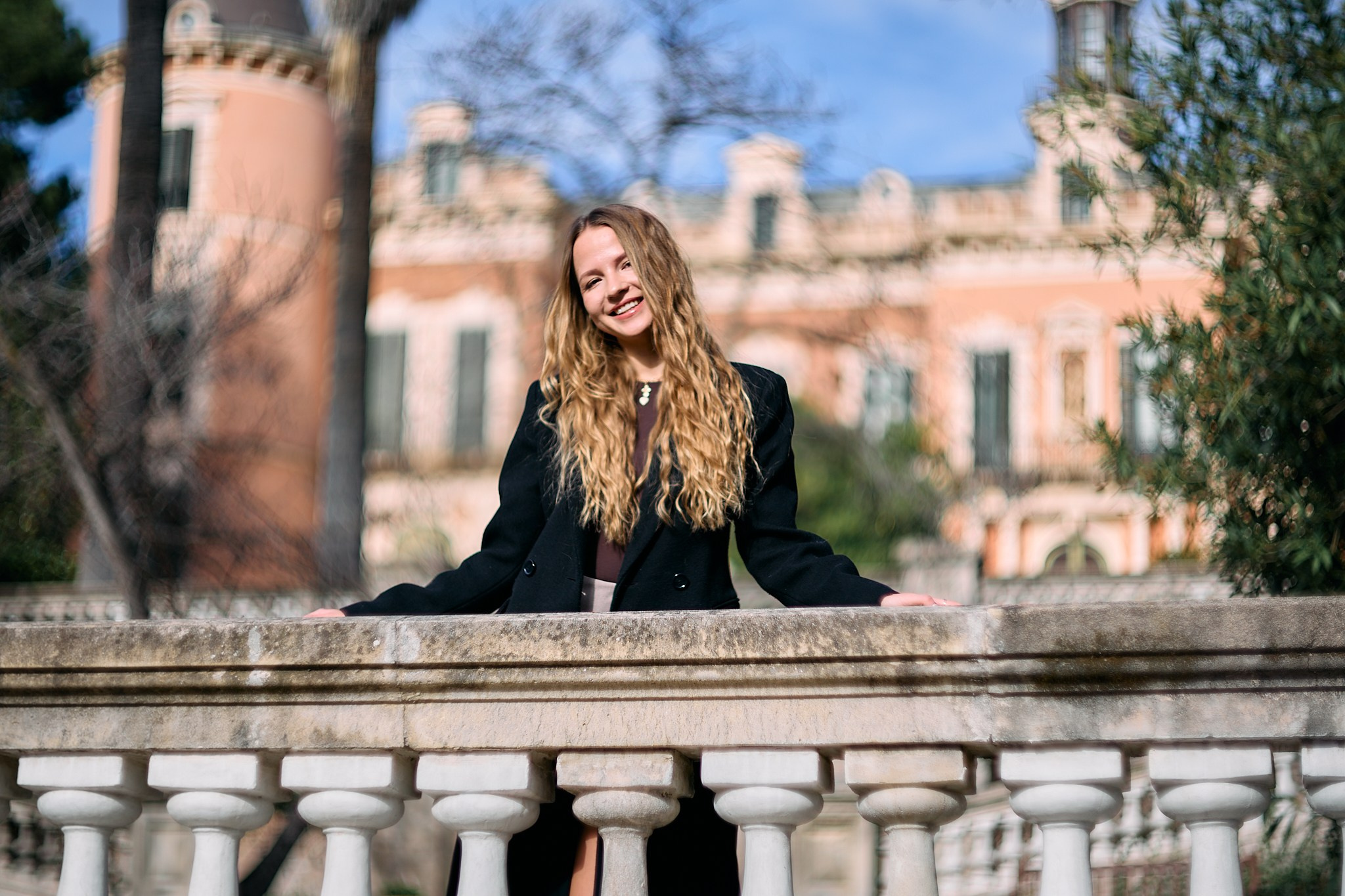 Description of the Palau de les Heures location for a  love-story or individual photo shoot in Barcelona, examples of photos. POSTCARD.BCN Photographer Kate in Barcelona. Love-story, family or individual photo shoots