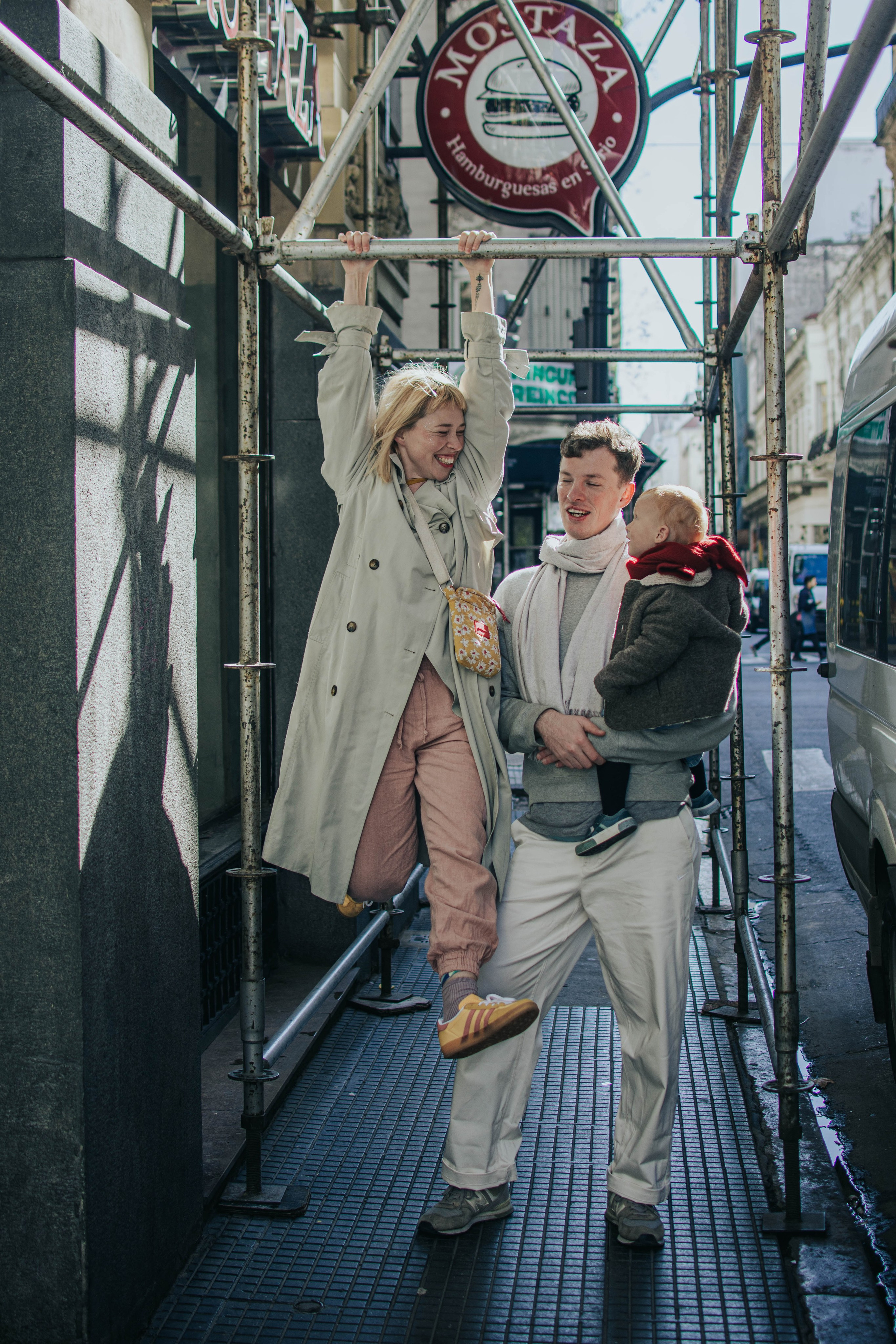 Family photo shoot. Buenos Aires. Photographer @elmirkami in the city of Buenos Aires
