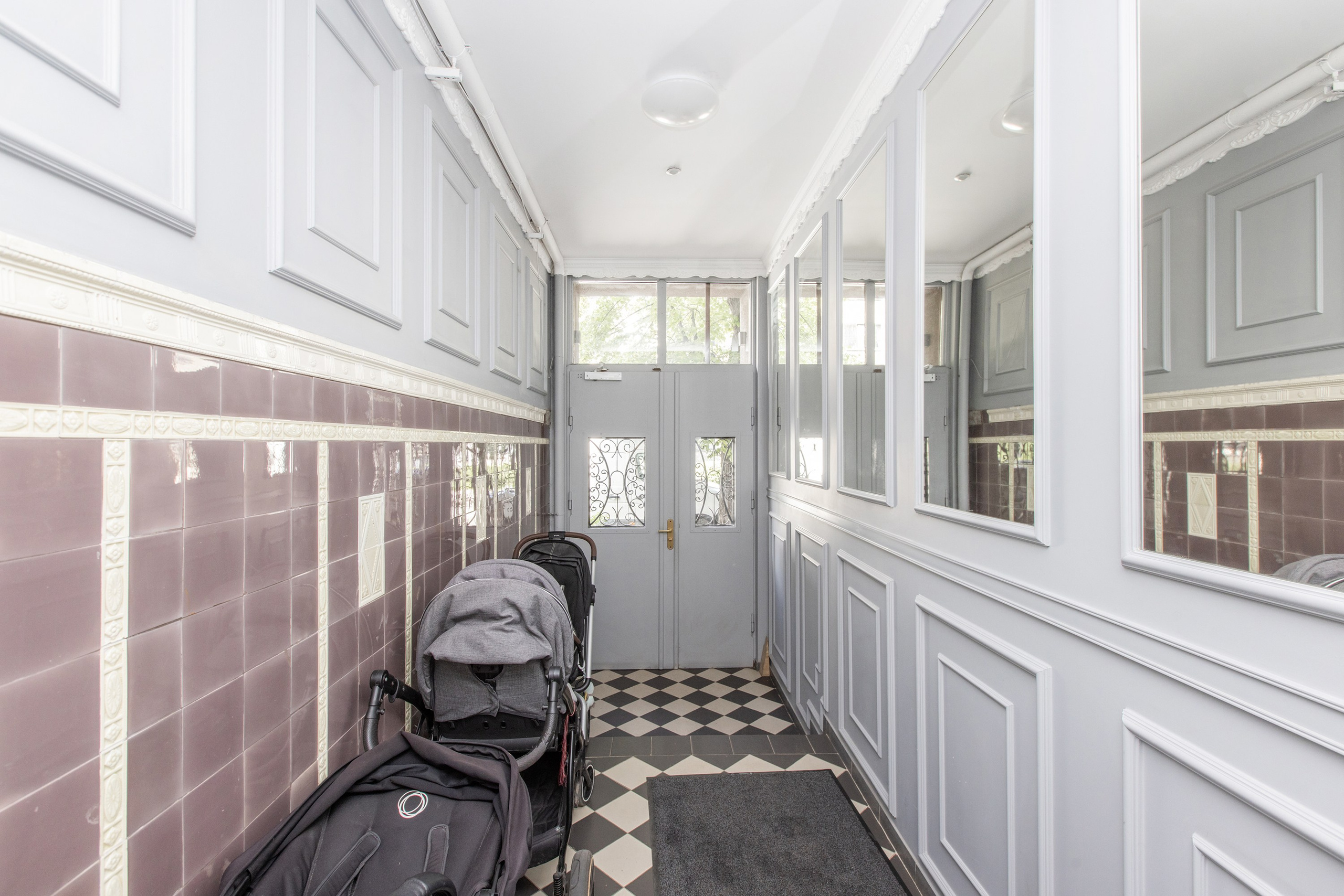 DZĪVOKLIS B. Sākums