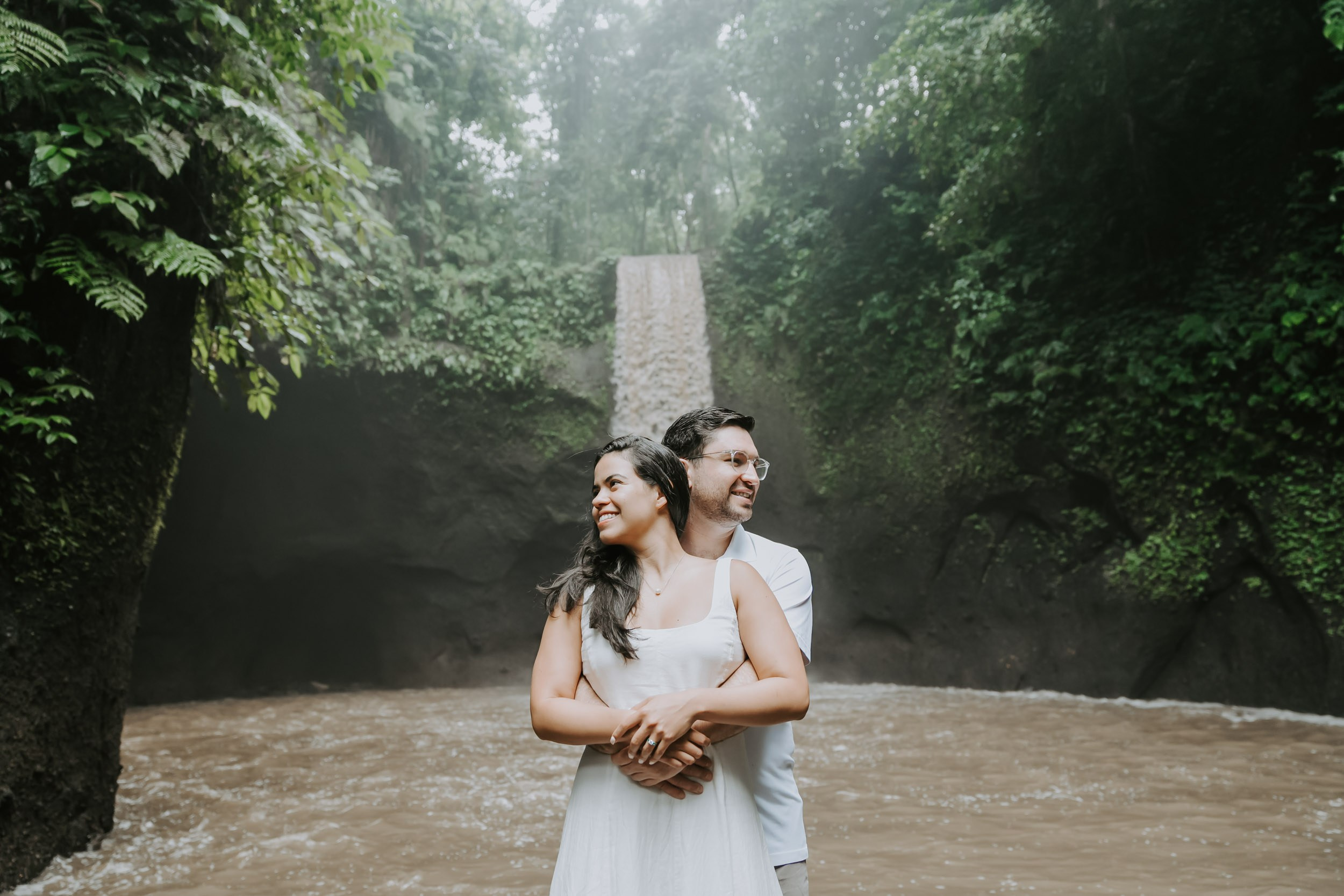 Marriage Proposal. Female Photographer in Bali