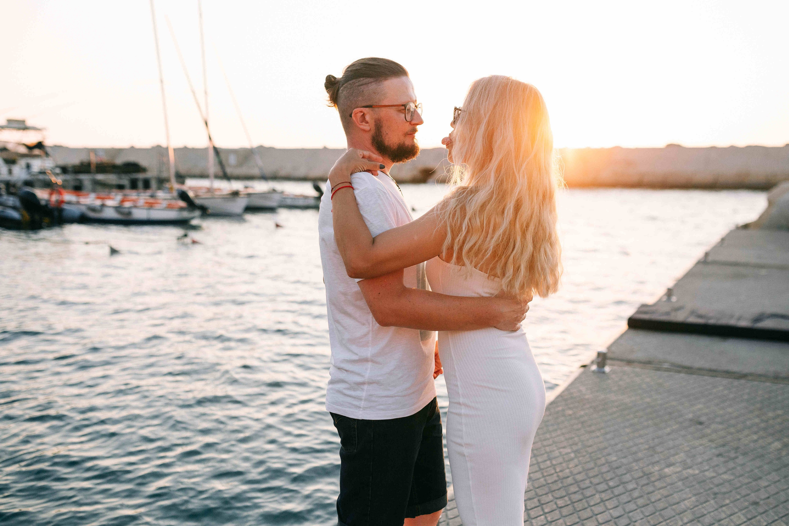 SUNSET IN JAFFO PORT. PHOTOGRAPHER IN ISRAEL