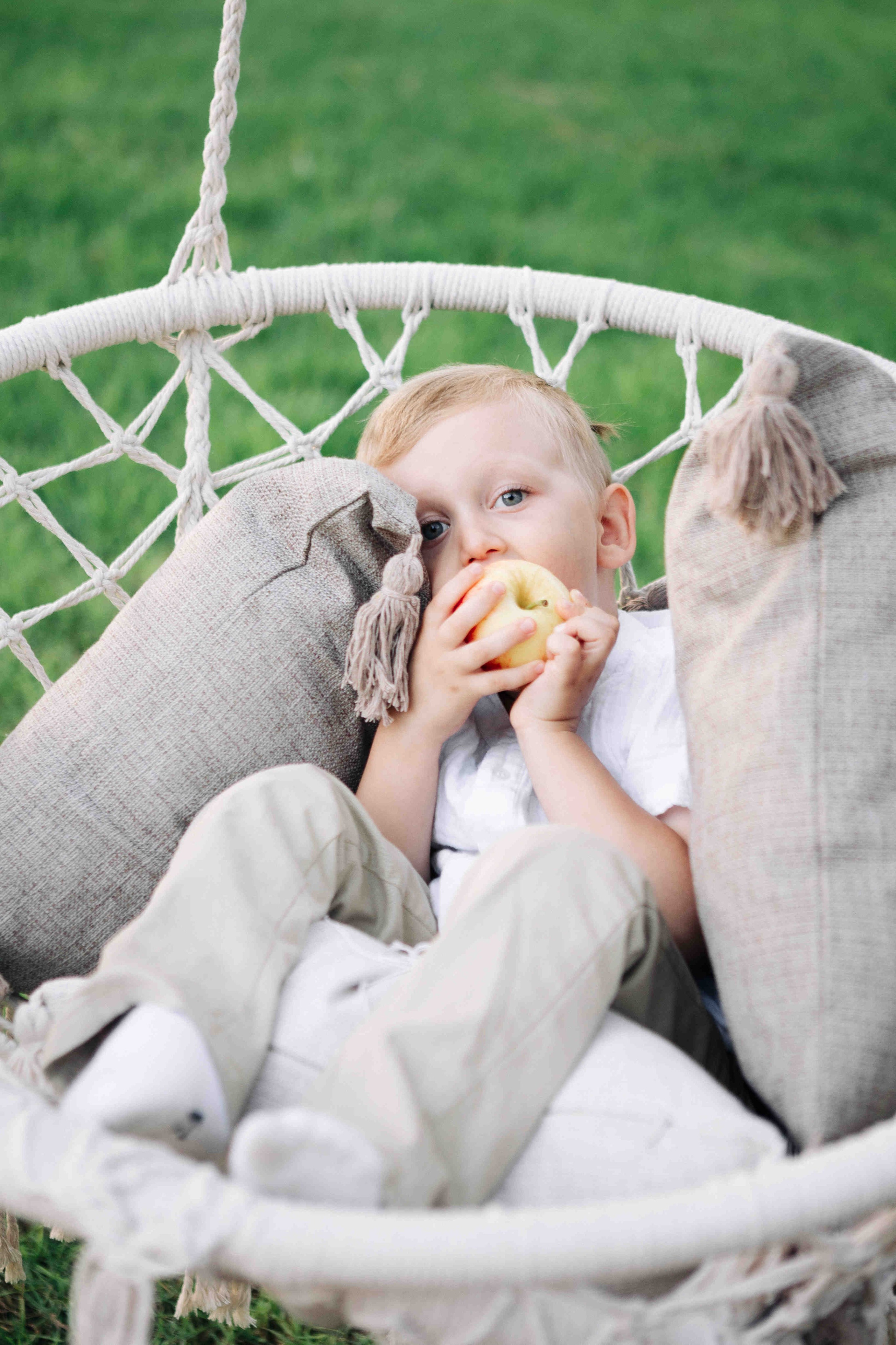 COZY PHOTO SESSION WITH A SWING. Https://shi-photo.com/