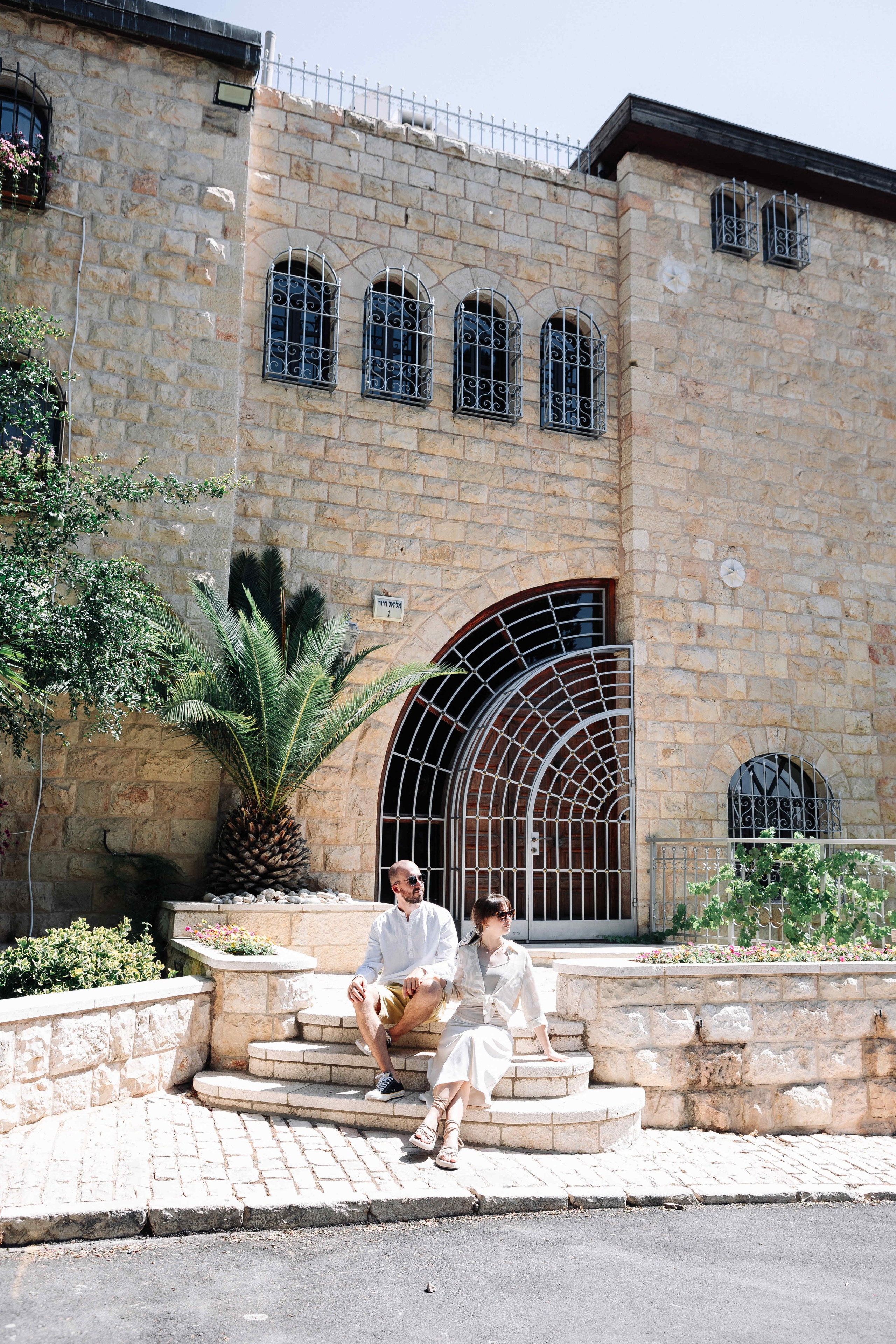 A MONTH AFTER THE WEDDING (morning). PHOTOGRAPHER IN ISRAEL