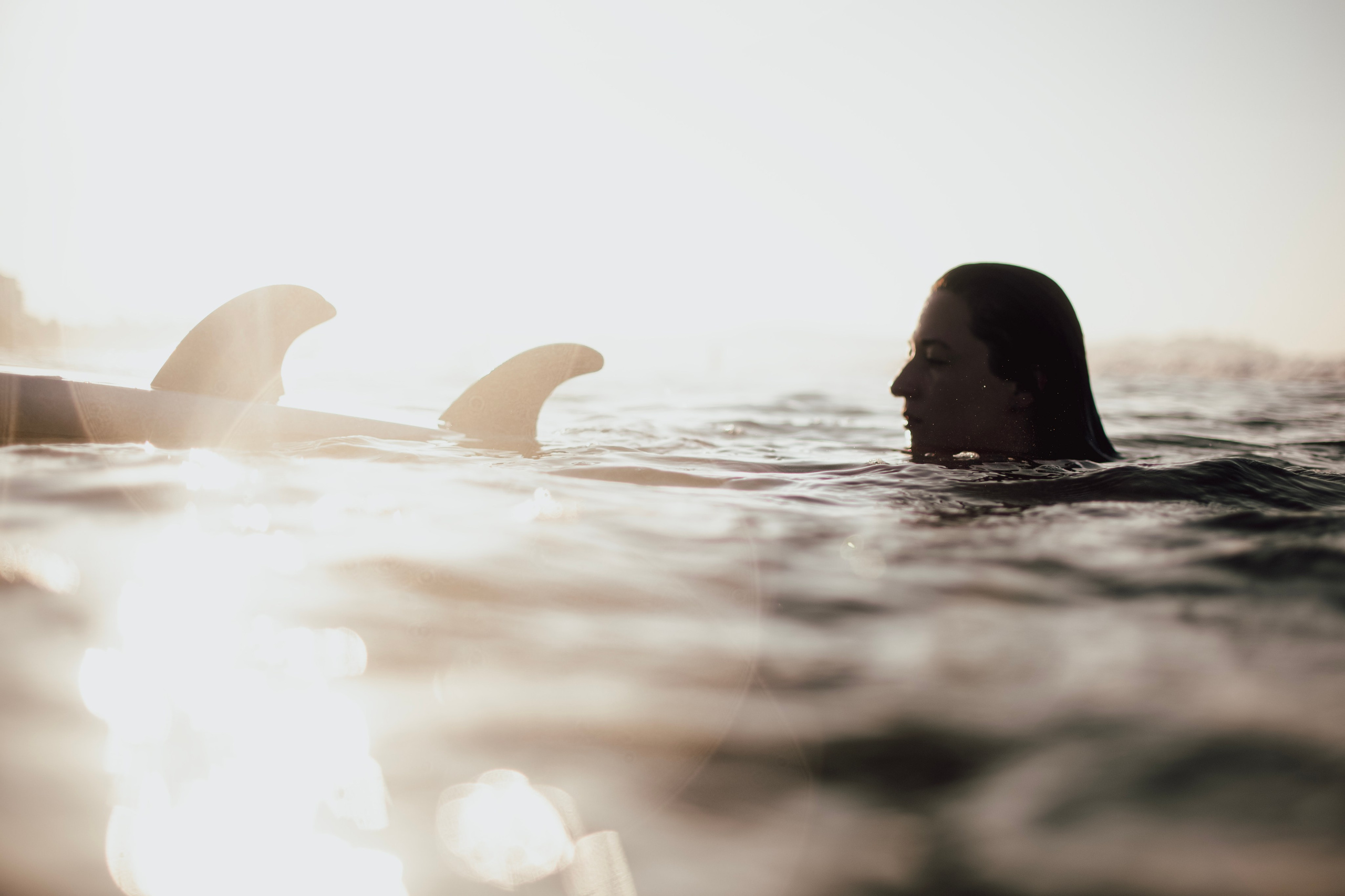 Photoshoot with a surfboard | Colour