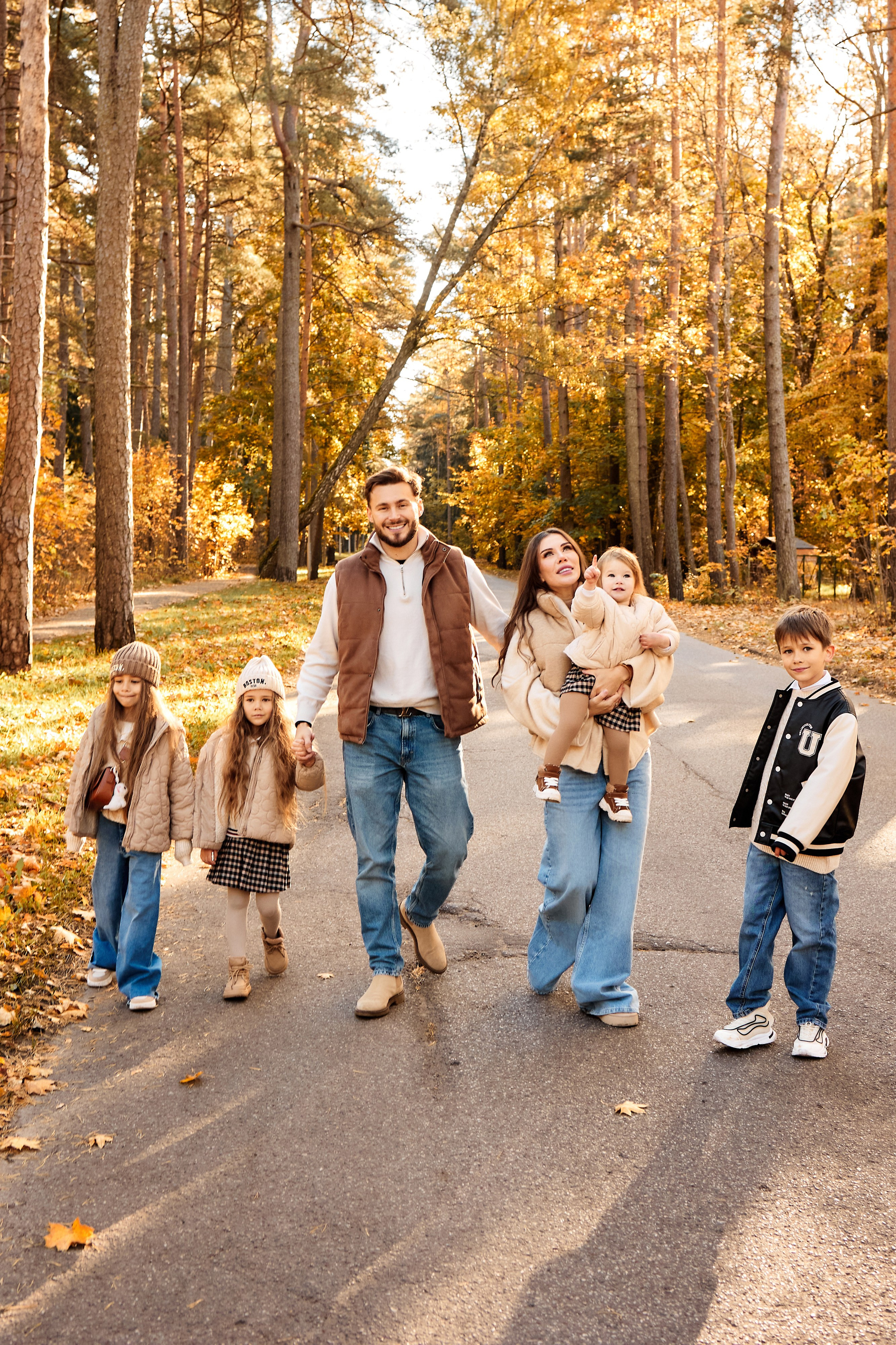 Family photo shoot for a millionaire blogger. Destination wedding and fashion photographer in Riga Igor Davidovich
