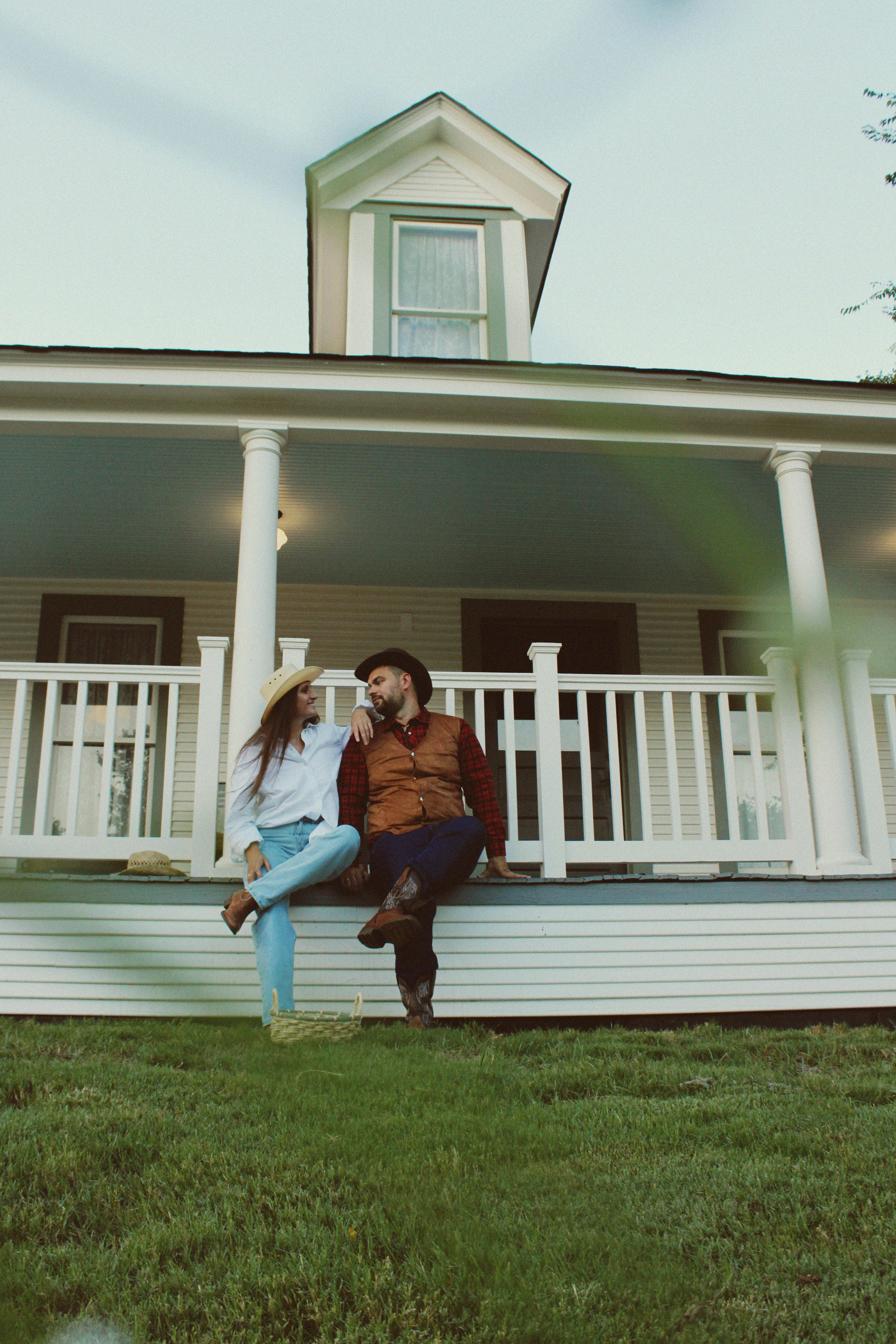 Texas Countryside Family Photoshoot in Cowboy Style. Lana Petrychenko — Portrait & Family Photographer. Valencia, Spain