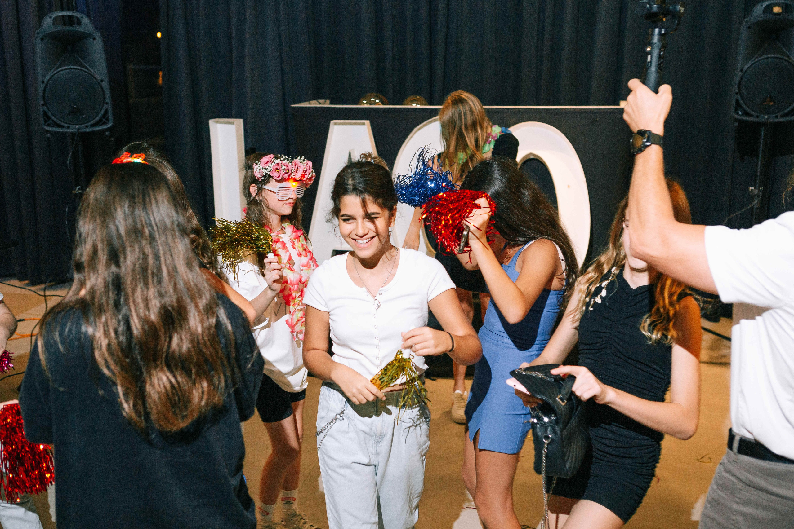 PARTY WITH FRIENDS. Https://shi-photo.com/