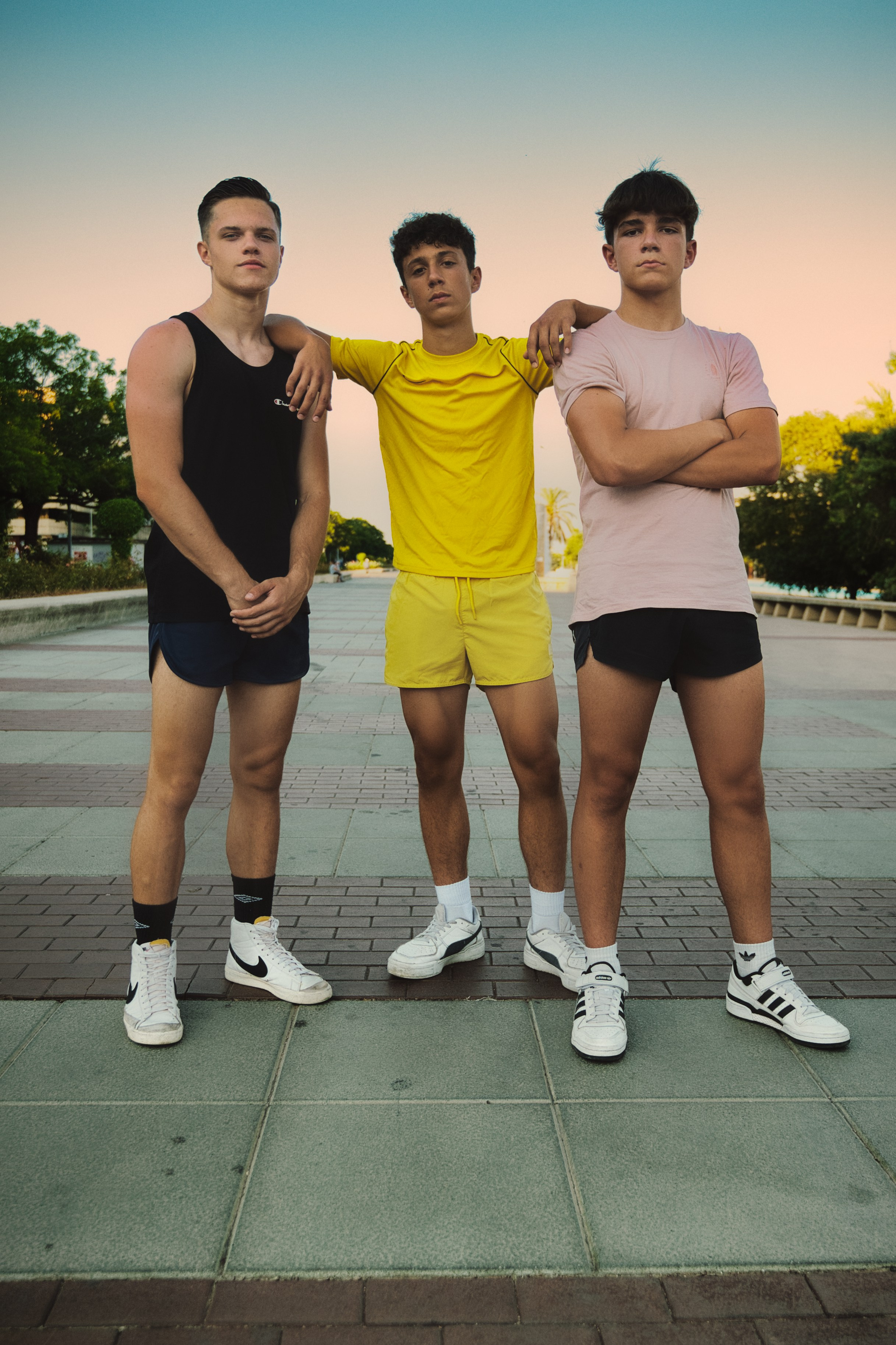 Book de fotos profesional al aire libre capturando expresiones naturales.