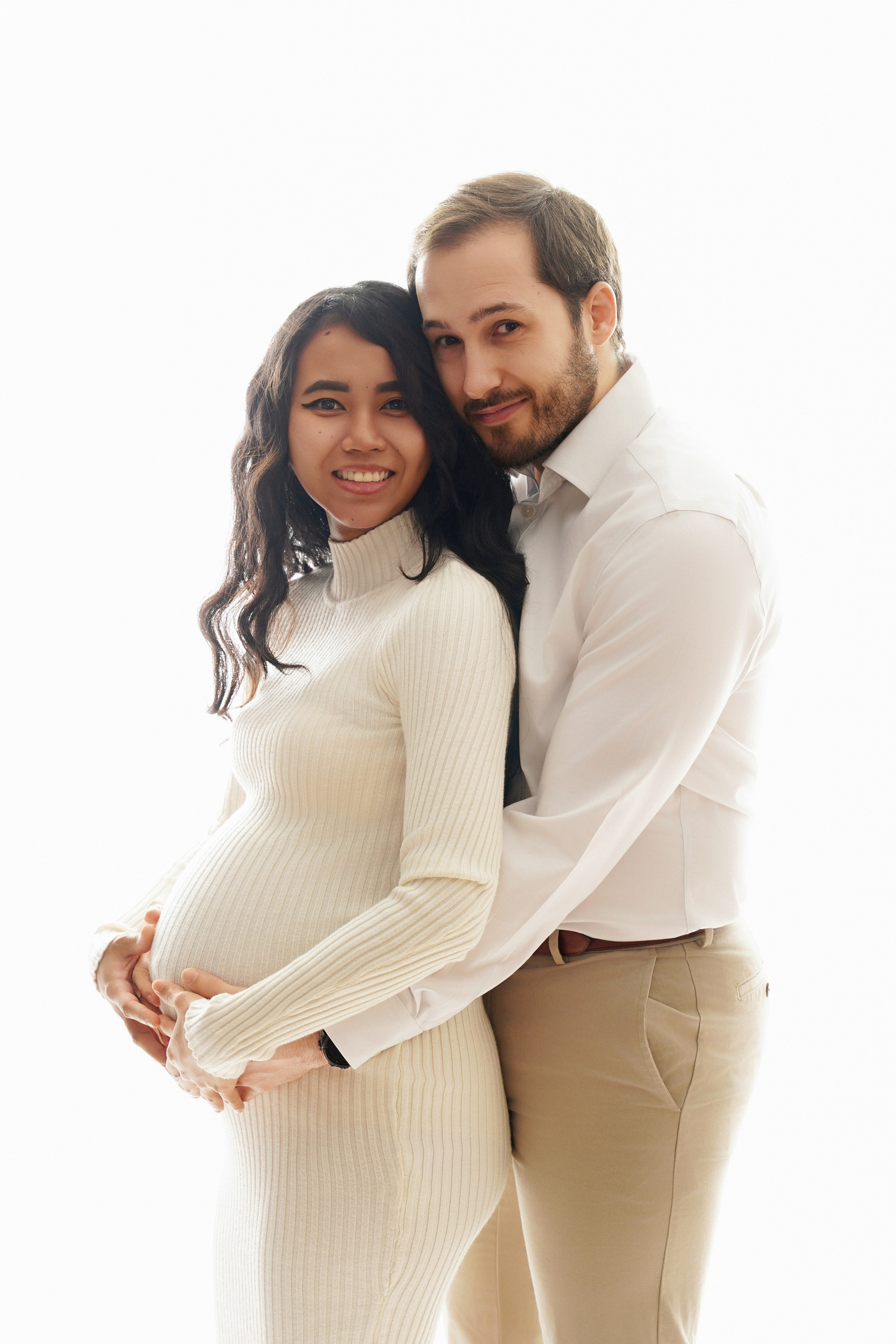 Babybauch. Neugeborenenfotografin und Retoucher in Augsburg Nastassia Schneider