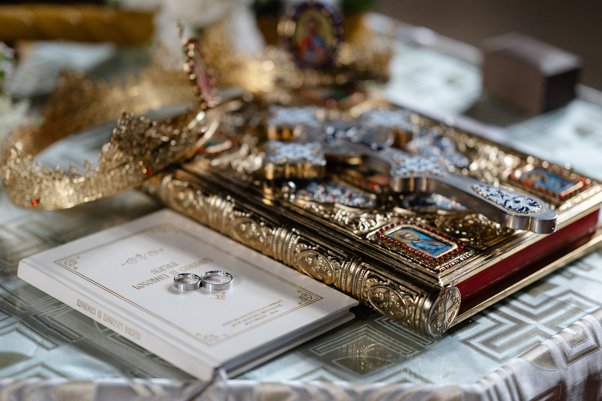 Raluca + Mihai | Wedding Select. Alexandra Hanu Photographer