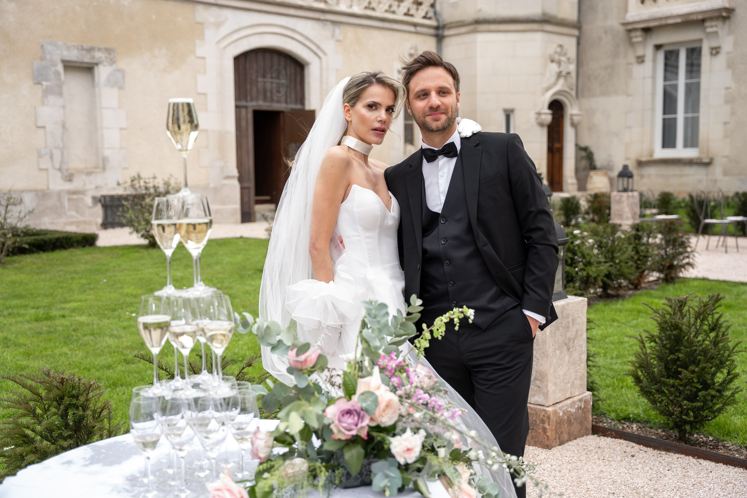 Chateau elopement inspiration. Wedding photographer in Paris Oksana Shum