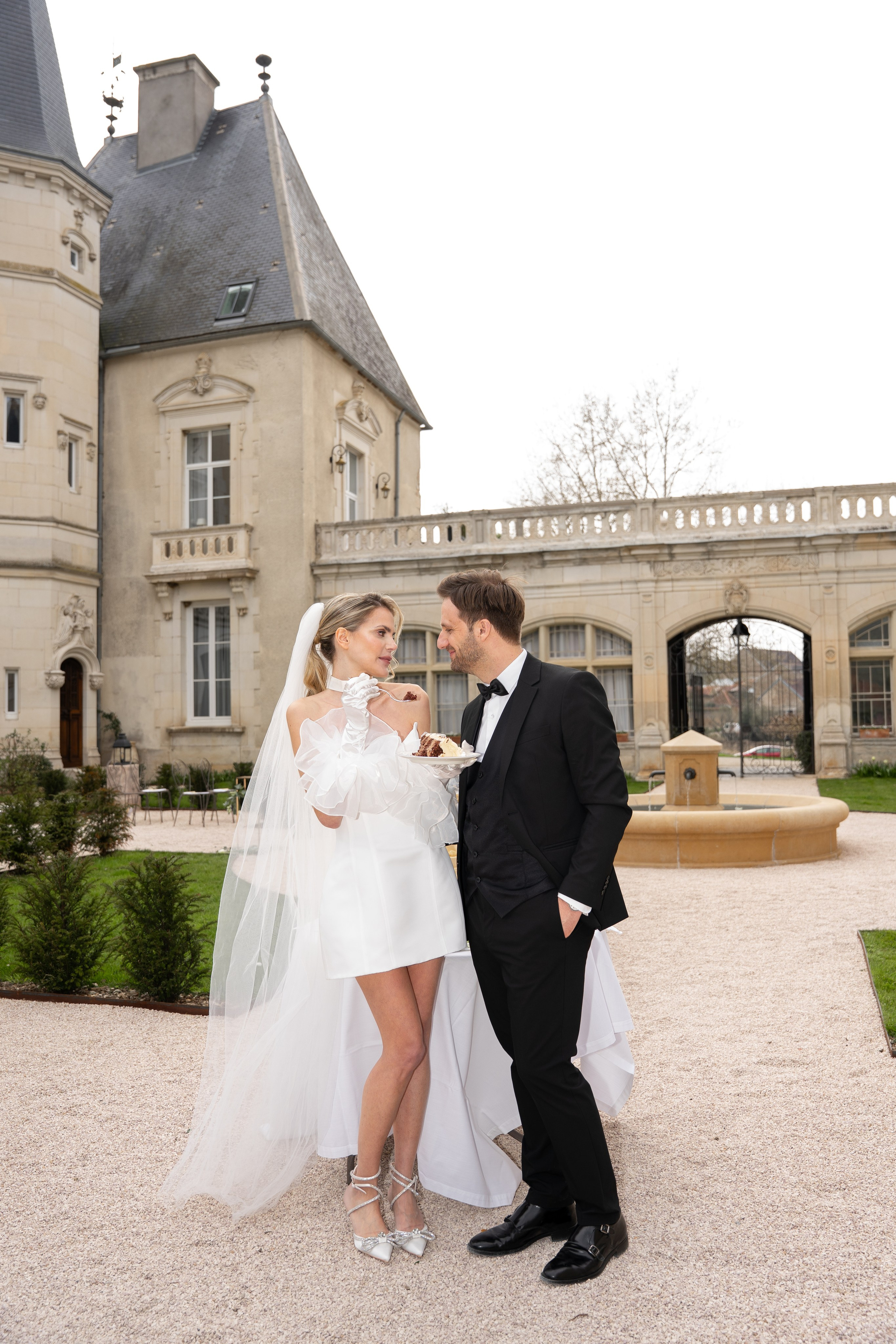 Chateau elopement inspiration. Wedding photographer in Paris Oksana Shum