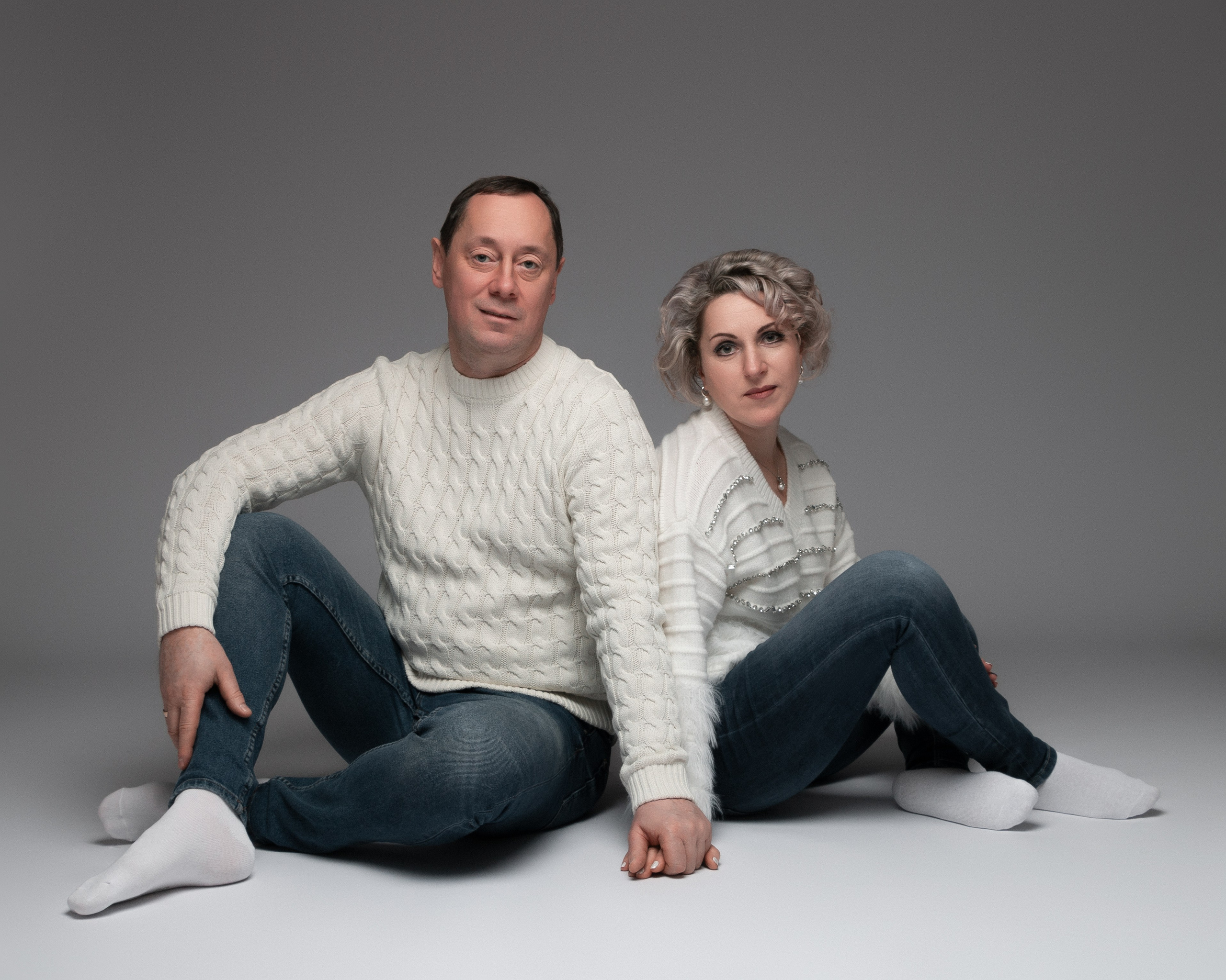 Natalia und Sergej strahlen vor Glück – ein Paar voller Liebe und Lebensfreude