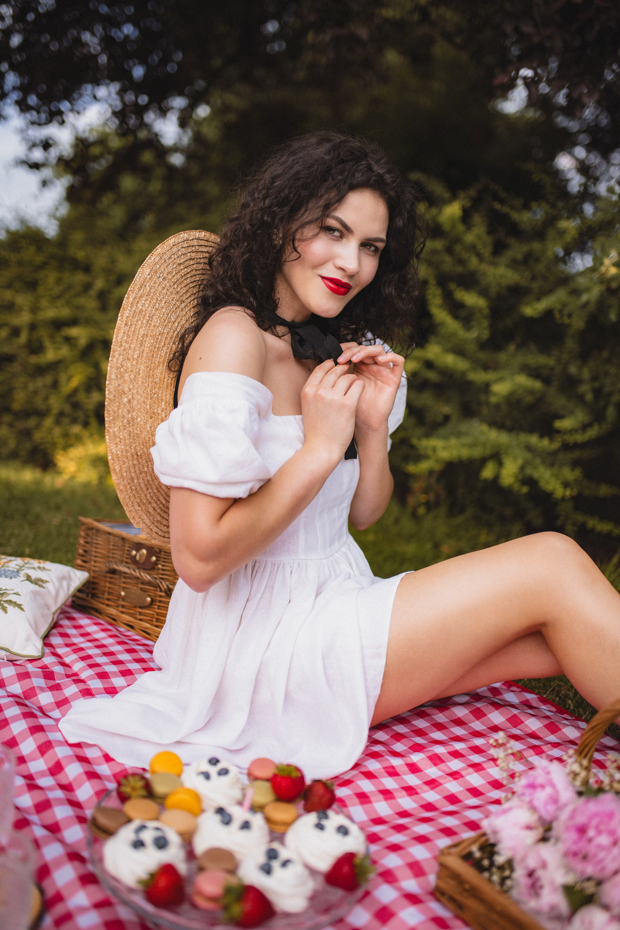 Kristina portrait & picnic session. Tania Gandrabur, photographer in West Midlands, England