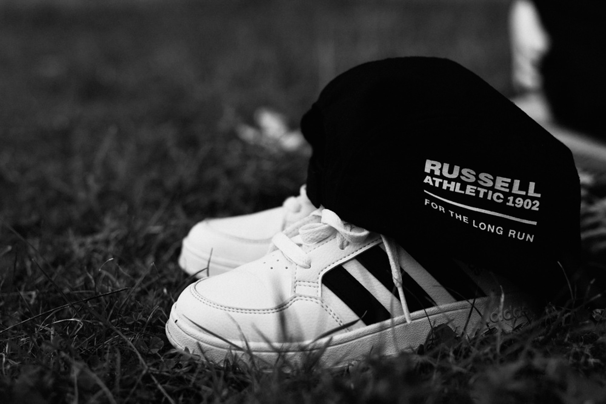 Сімейна фотосесія на вулиці літом. Photokostin.com