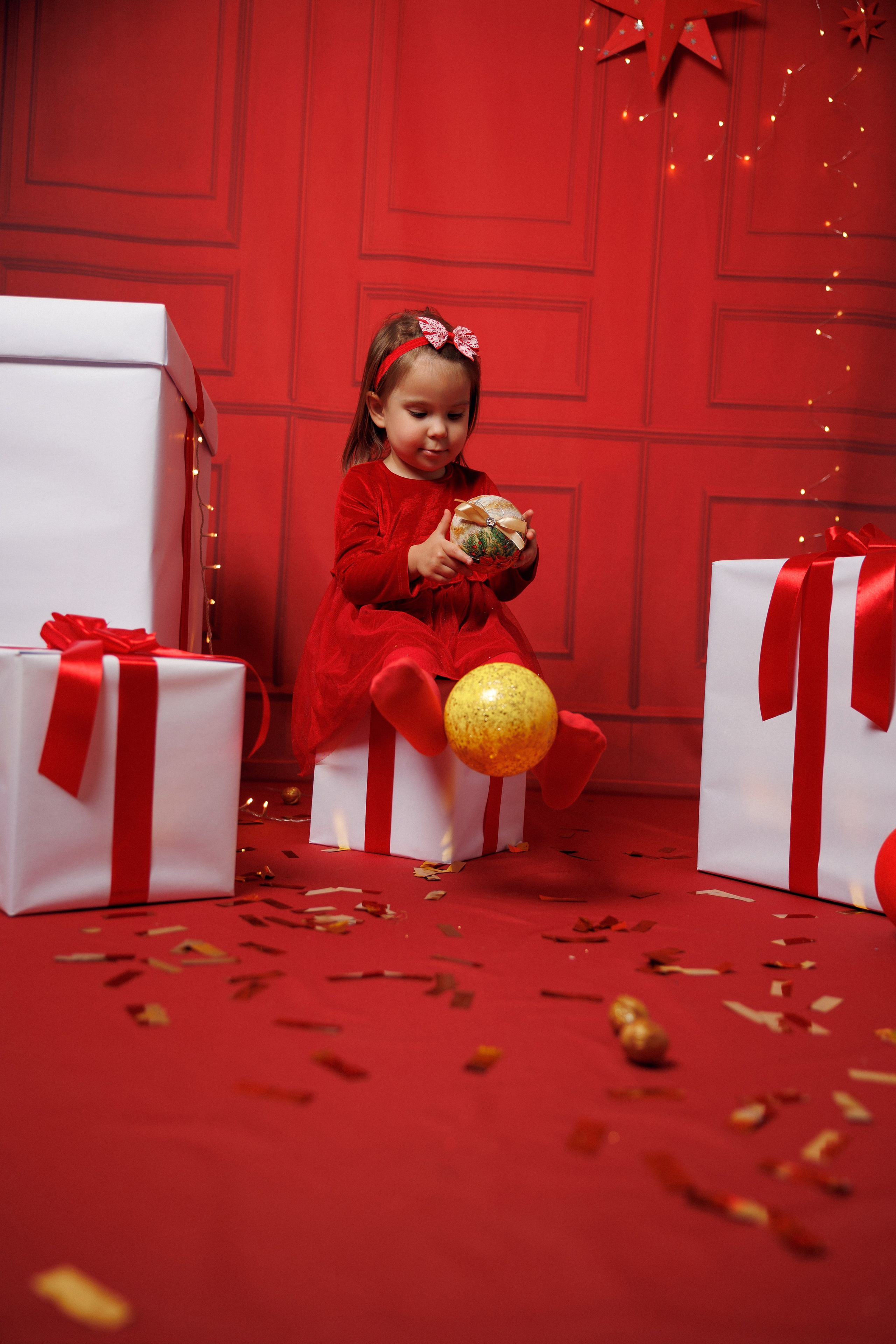 Sesja świąteczna Szczecin | Mini sesje świąteczne Szczecin | Mini sesje świąteczne | Sesja świąteczna w studio | Sesja świąteczna rodzinna cena | Mini sesja rodzinna Szczecin| Sesje świąteczne rodzinne | Sesja zdjęciowa • świąteczna sesja zdjęciowa • minimalistyczne aranżacje • zdjęcia lifestylowe • rodzinne świeta • świąteczny czas • voucher • prezent • fotografia rodzinna