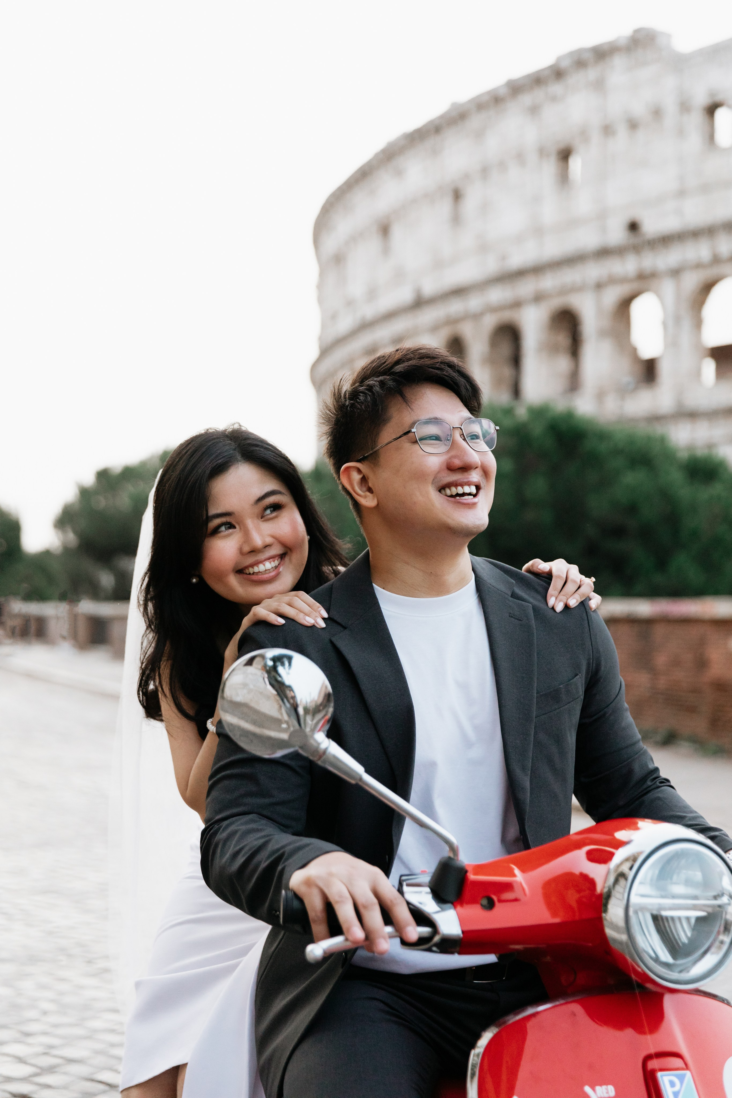 Fiat 500 and Vespa. Photographer in Rome