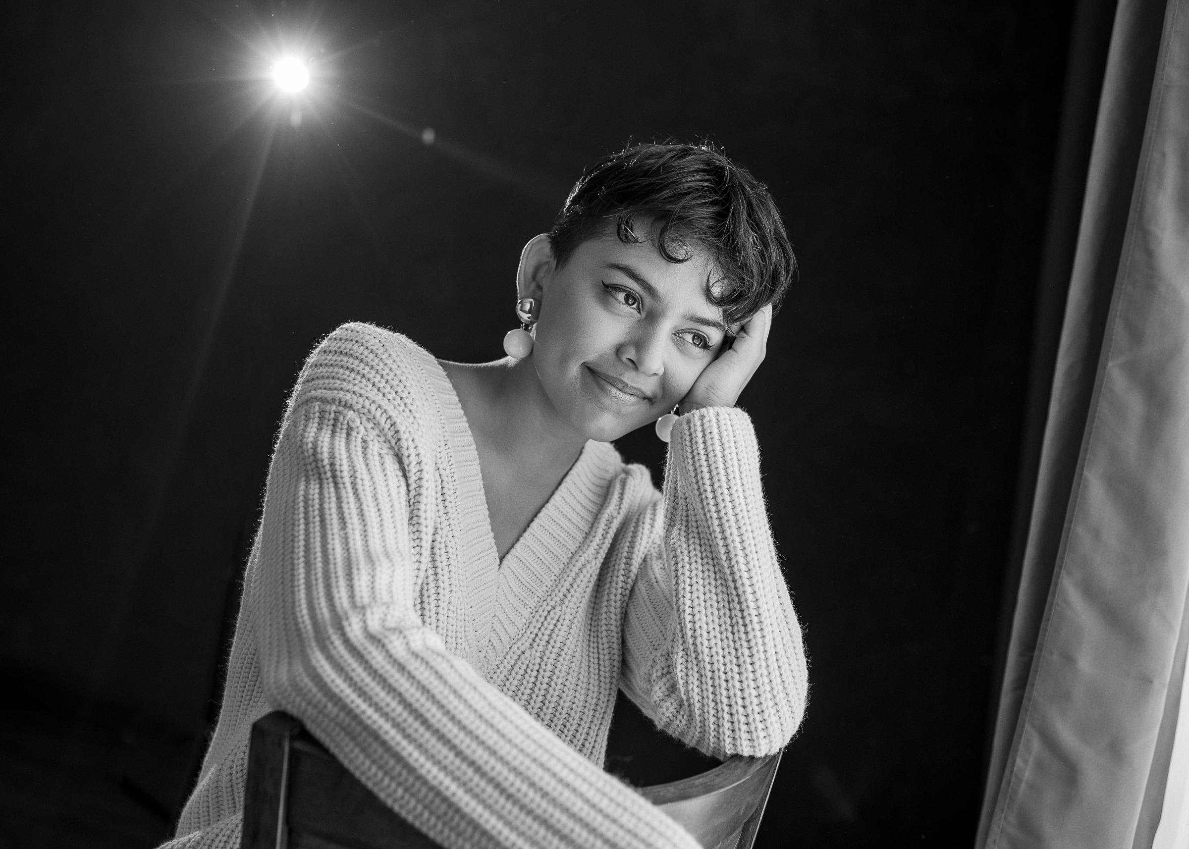 Retratos individuales en estudio con estilo blanco y negro en Chiriqui David