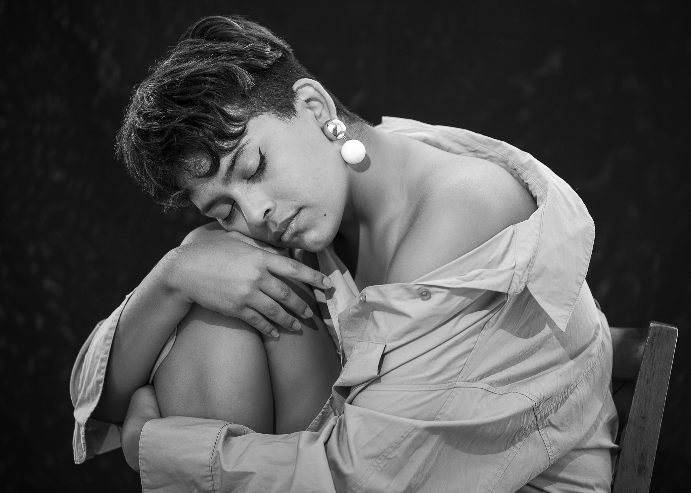 Retratos individuales en estudio con estilo blanco y negro en Chiriqui David