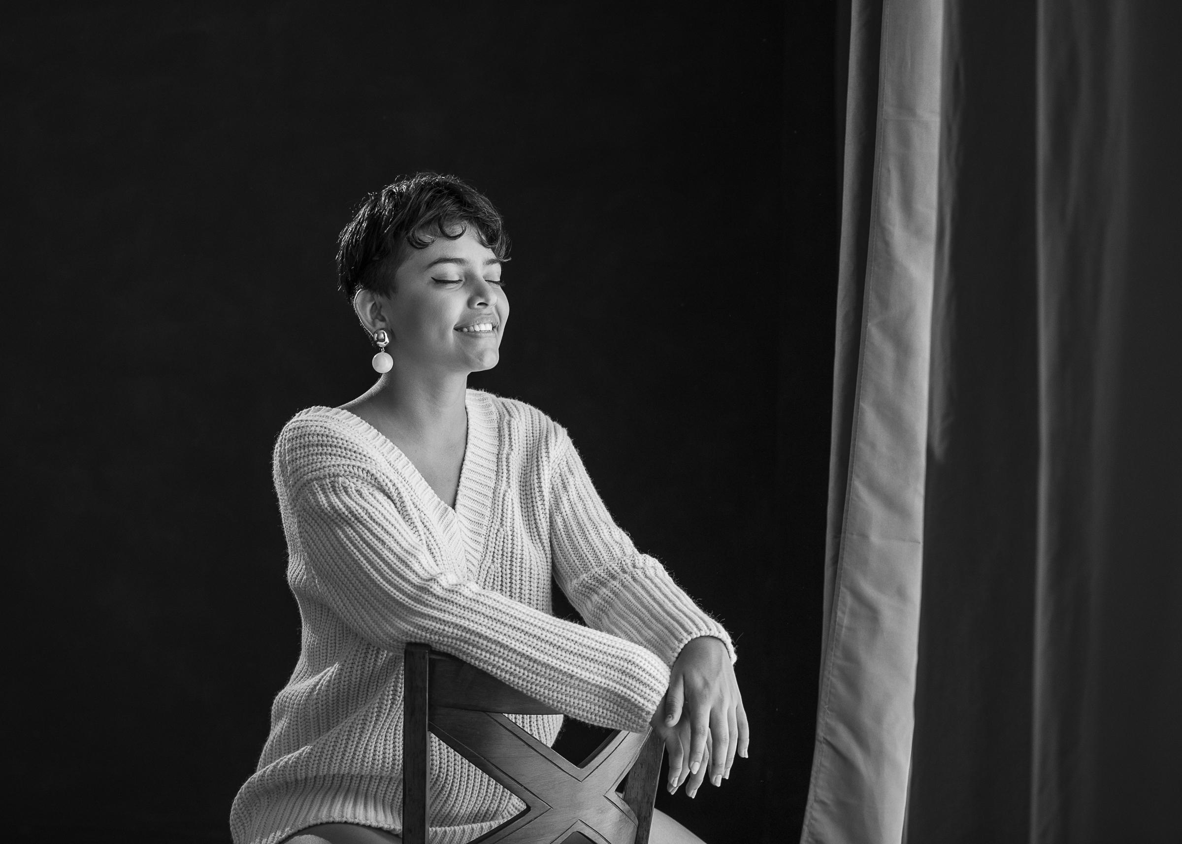 Retratos individuales en estudio con estilo blanco y negro en Chiriqui David