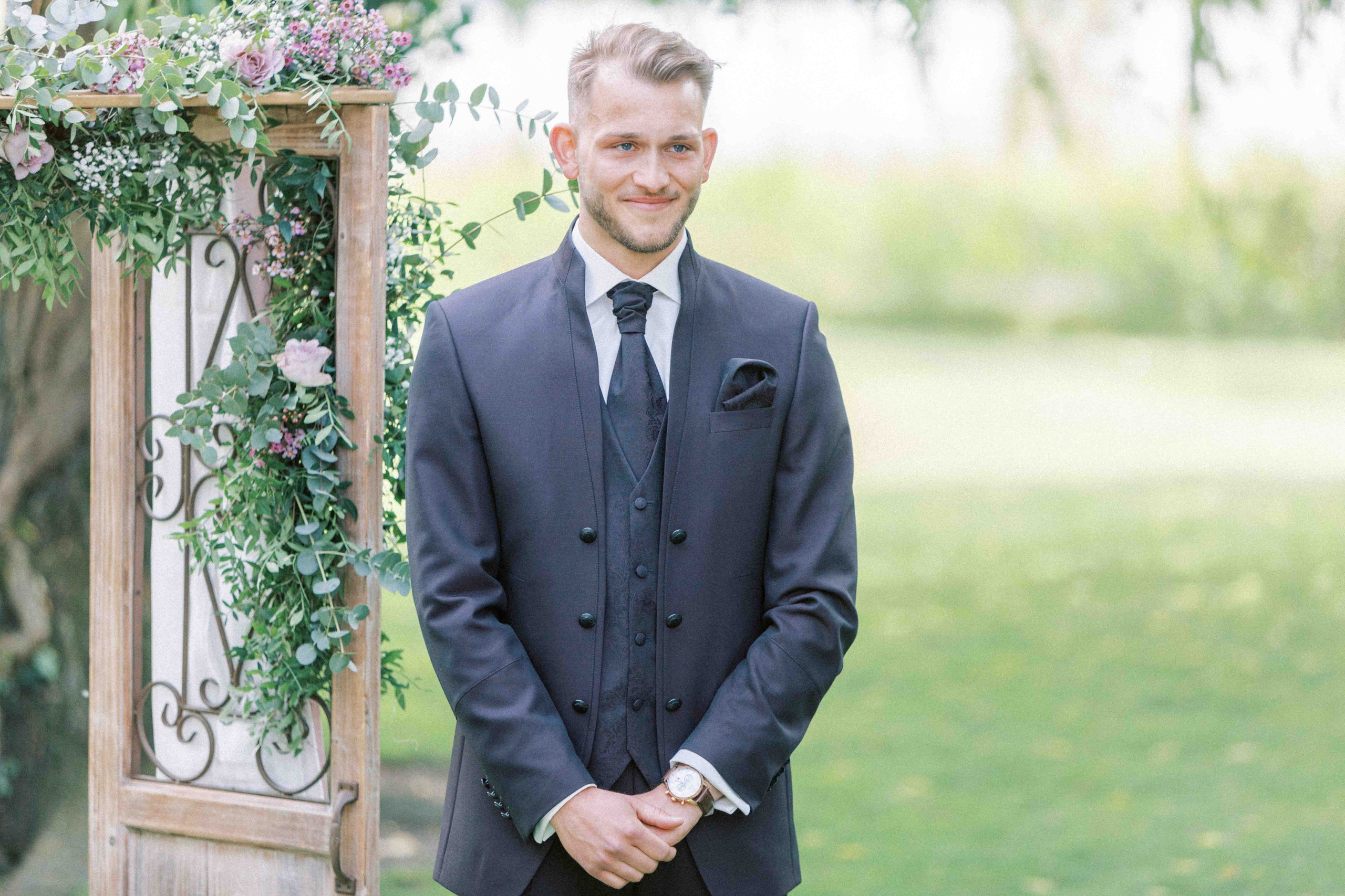 bräutigam bei freier trauung landhaus am see garbsen