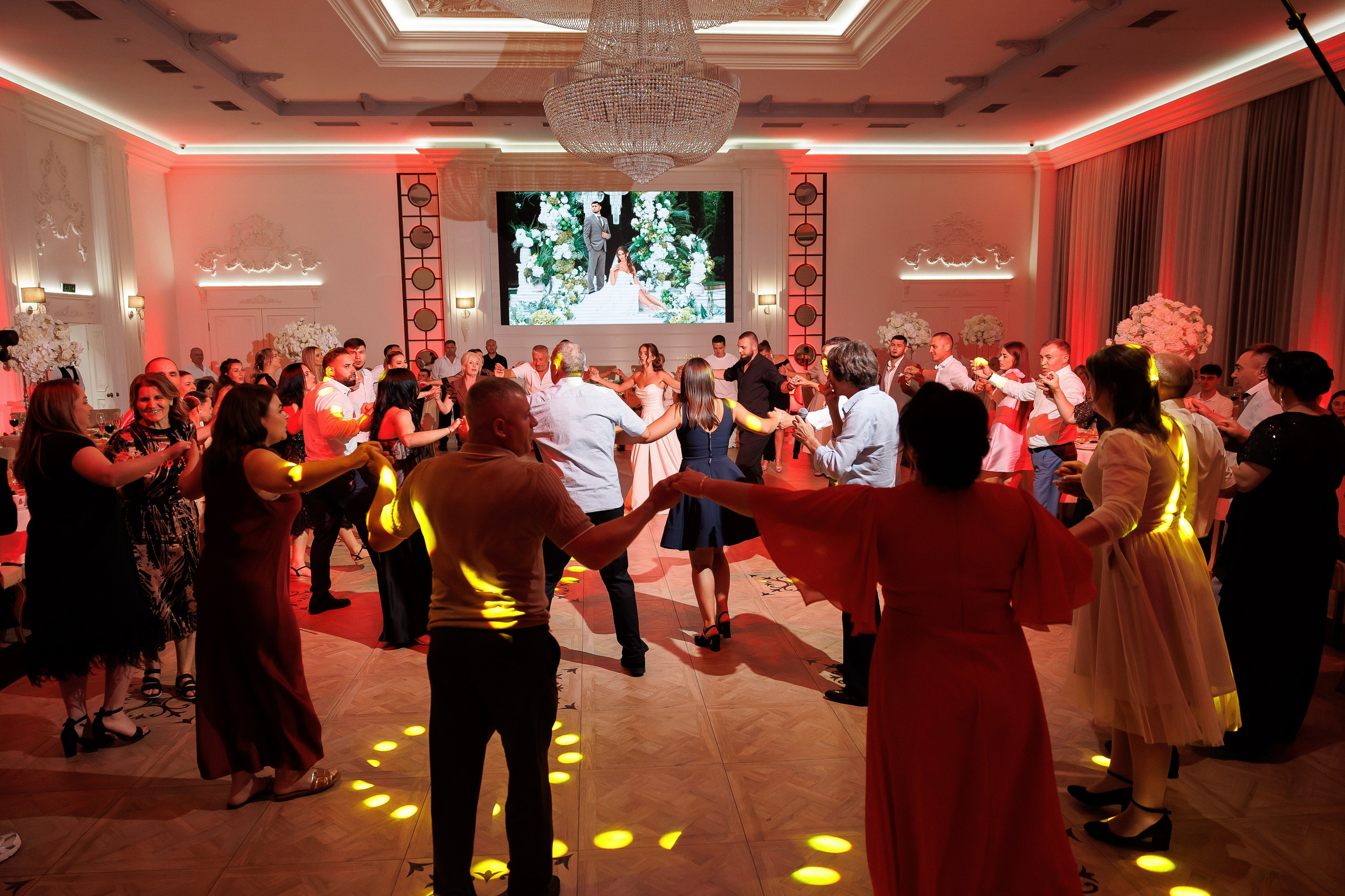 Eugen & Livia — Grand Elysee — Wedding Day. Servicii Foto și Video 067188353