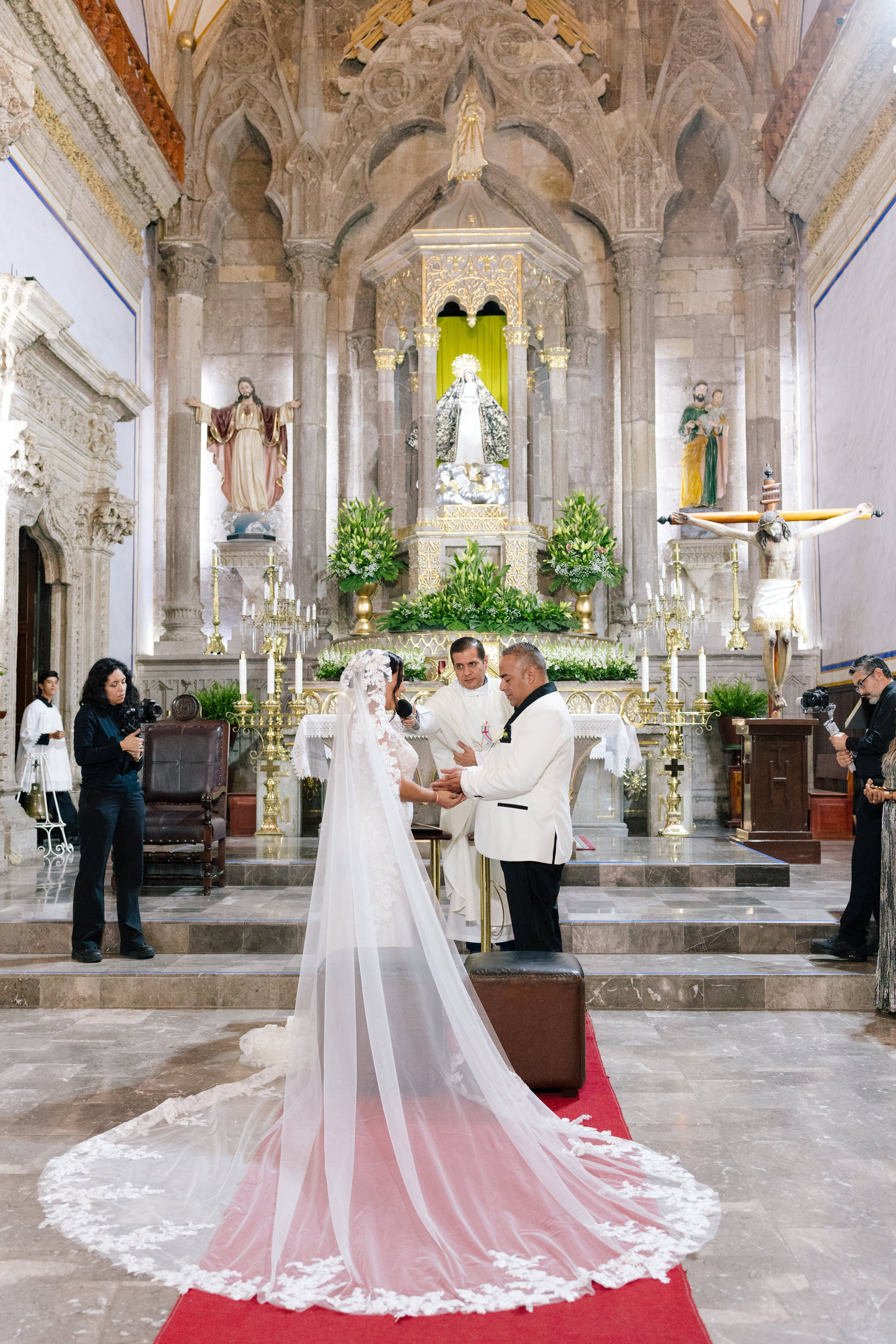 Alejandra y Salvador. Principal