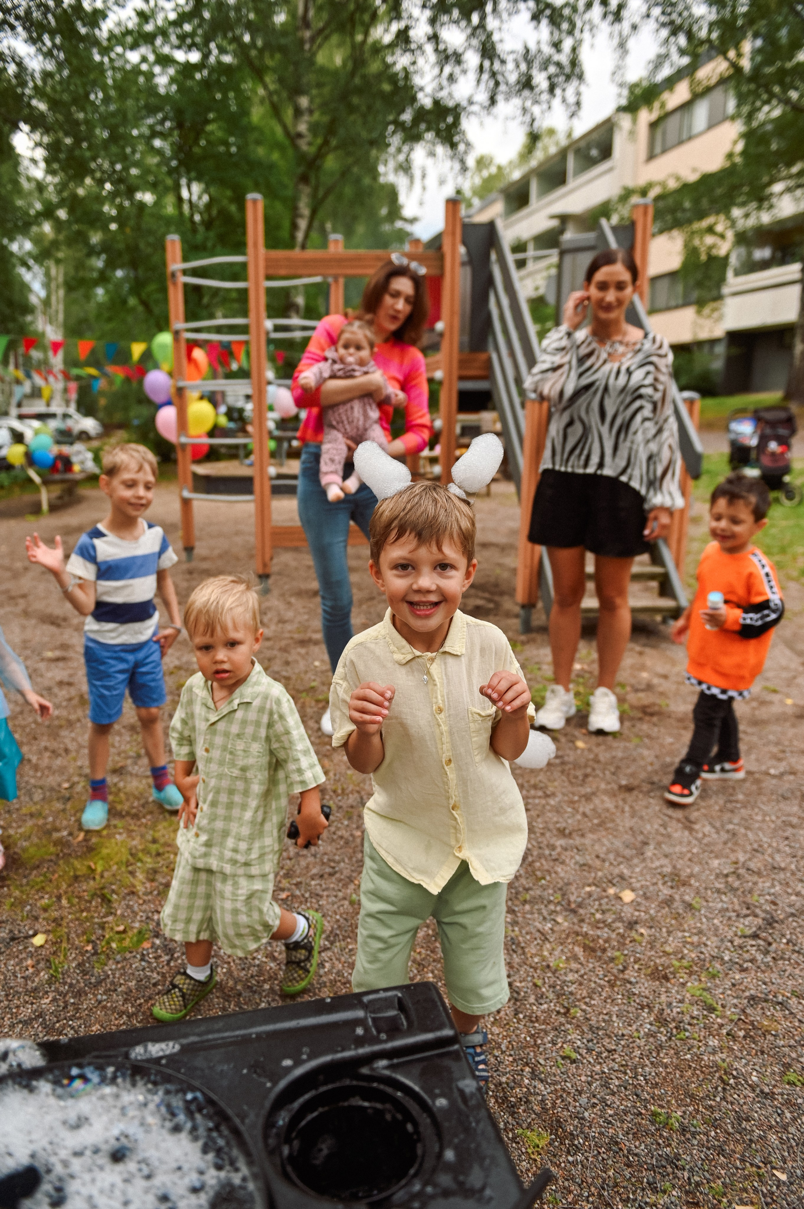 Праздник во дворе дома. Детский и семейный фотограф в финляндии дина пулкка. контент фотограф
