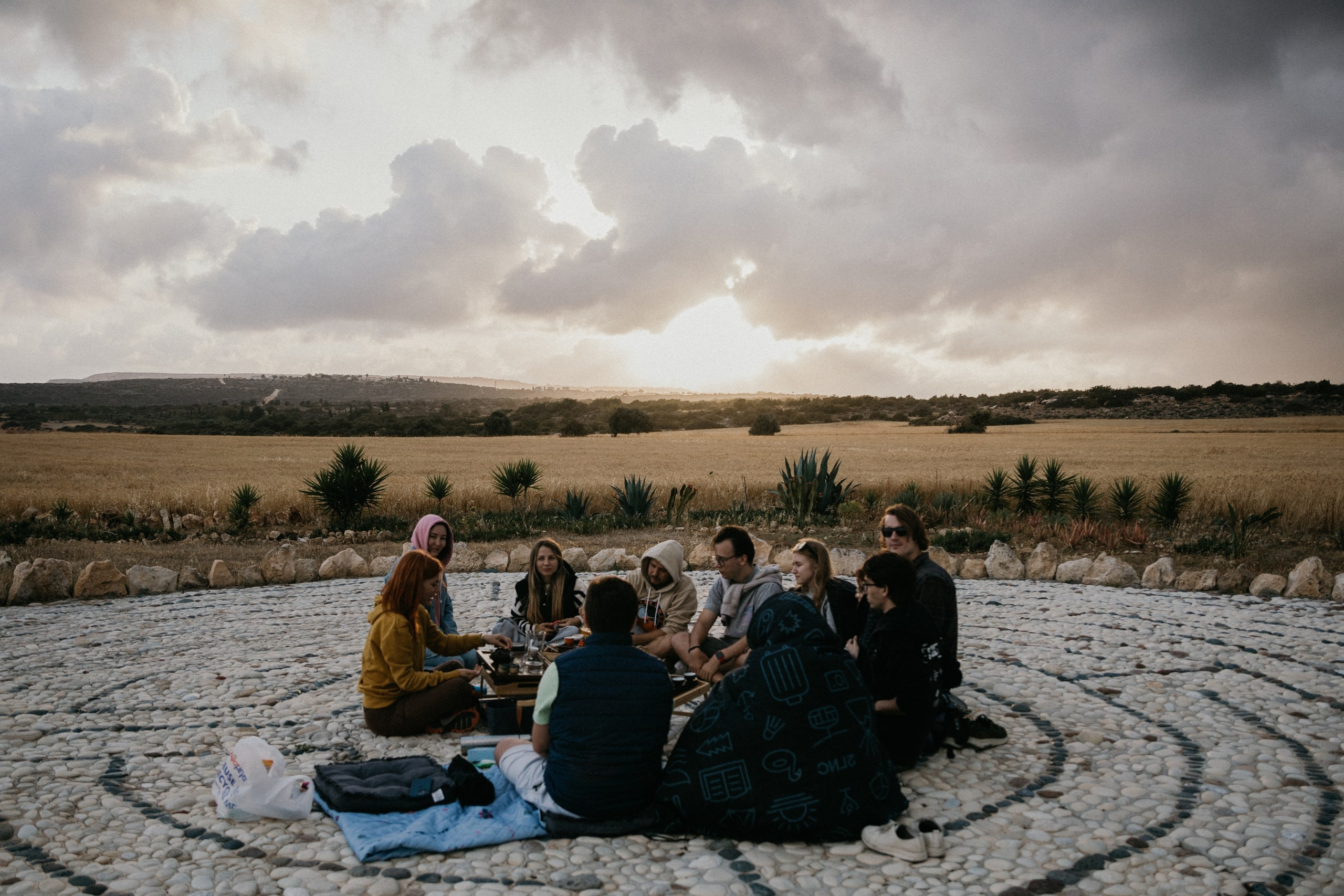 Tea time (Muntyan’s Labyrinth, Cyprus). Photographer in Barcelona capturing unique stories | Kate Chumak
