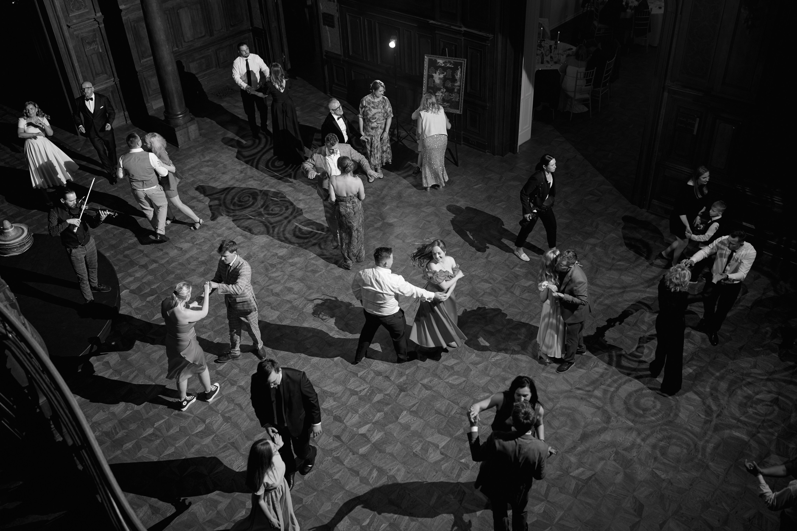 Wiktoria & Kacper. Pałac Goetz. Fotograf ślubny i rodzinny w Krakowie Yana Klymova