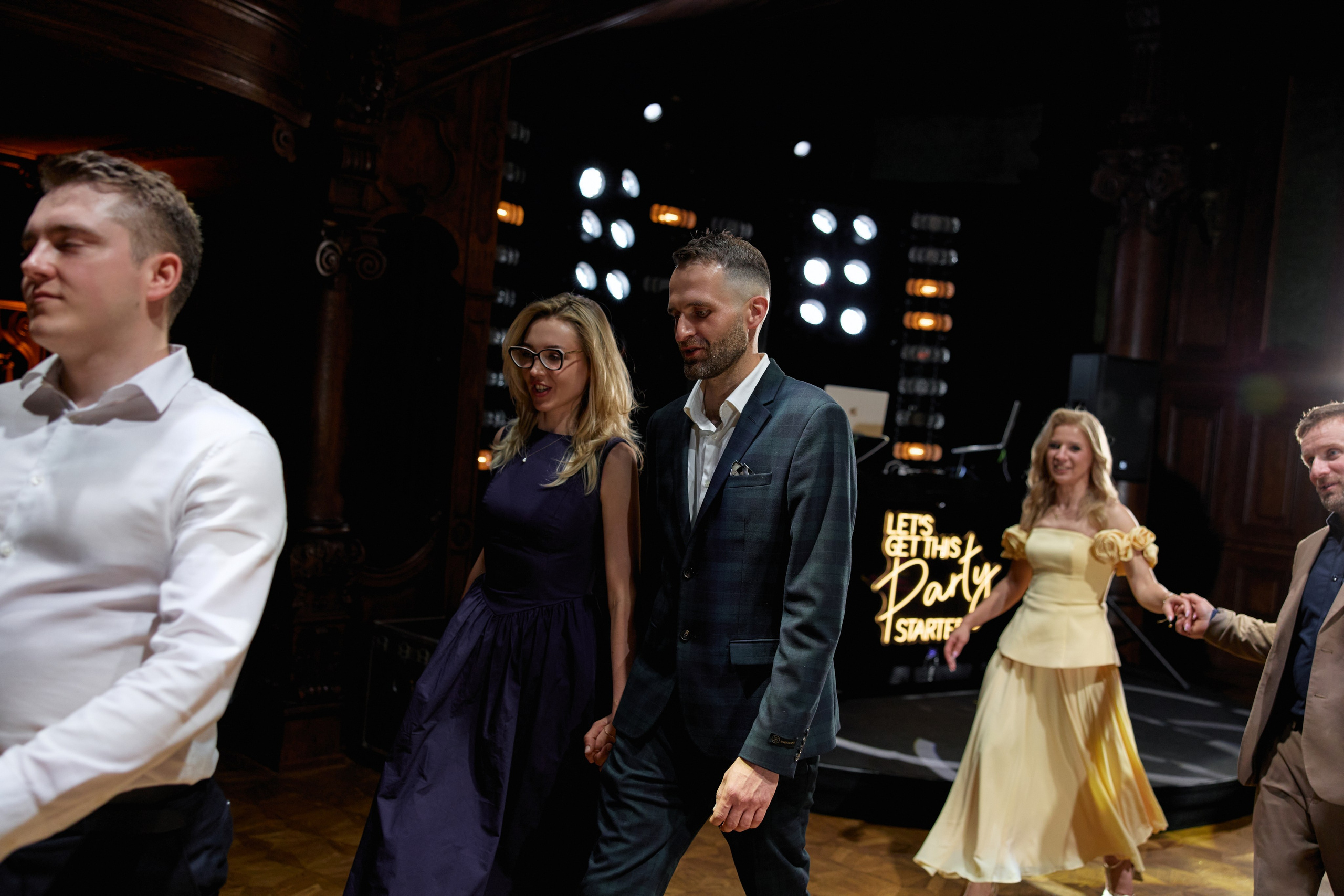 Wiktoria & Kacper. Pałac Goetz. Fotograf ślubny i rodzinny w Krakowie Yana Klymova