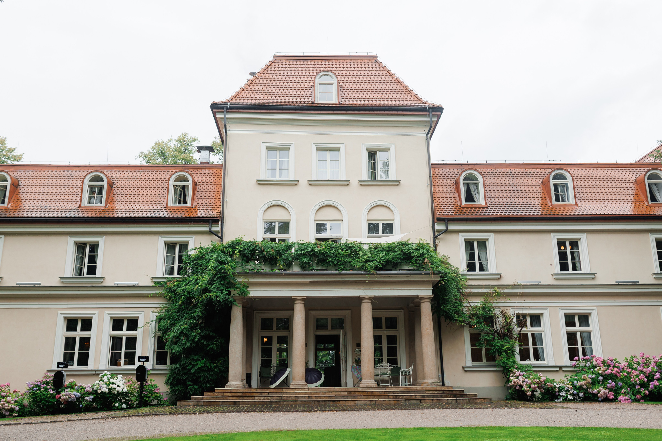 Kamila & Jorg. Dwor Sireakow. 26.07.2025. Fotograf ślubny i rodzinny w Krakowie Yana Klymova