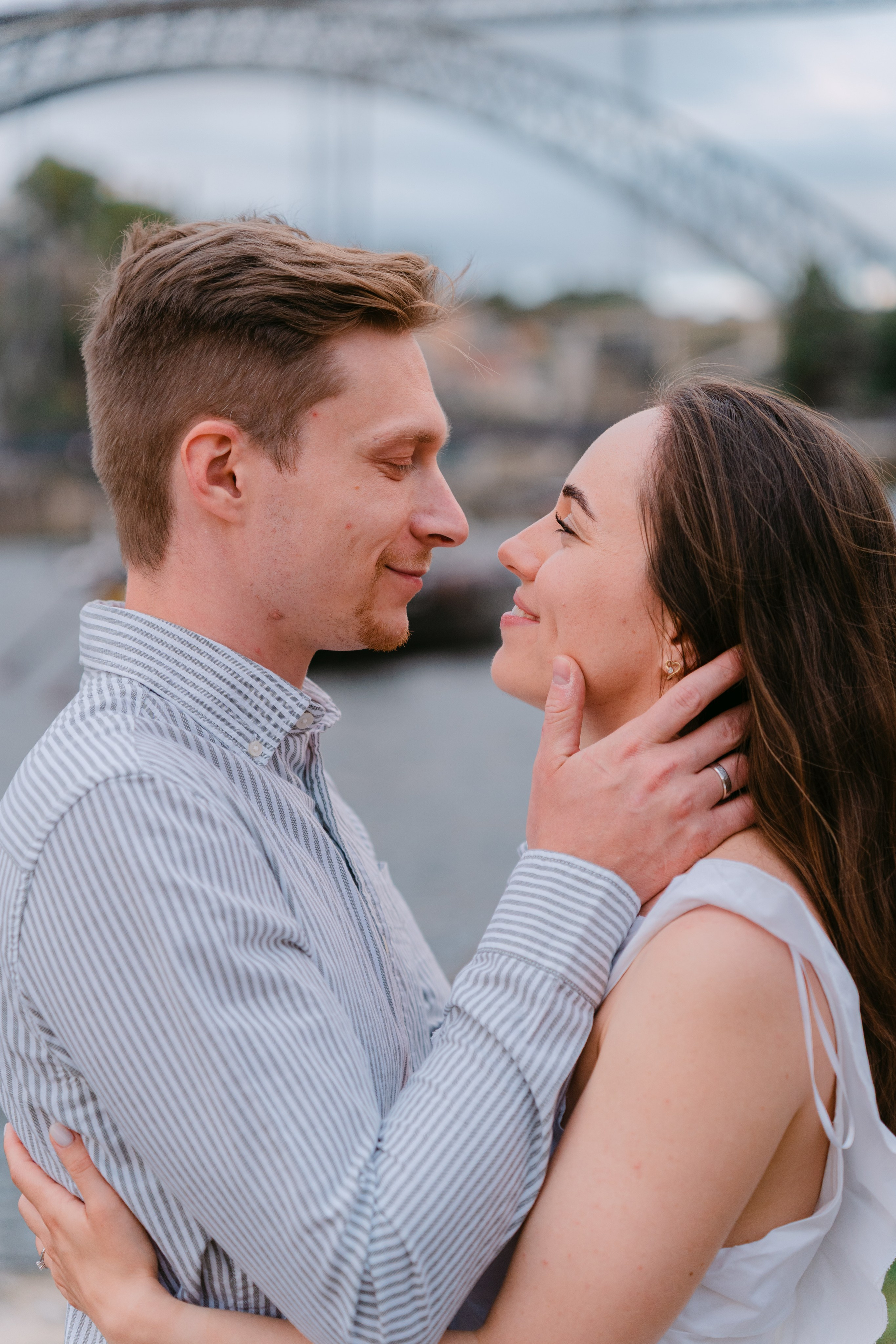 Couple photoshoot in Porto. Fotógrafo de casamentos e destination wedding no Porto, Portugal — Davi Valente | Lisboa, Douro, Roma e Lago de Como
