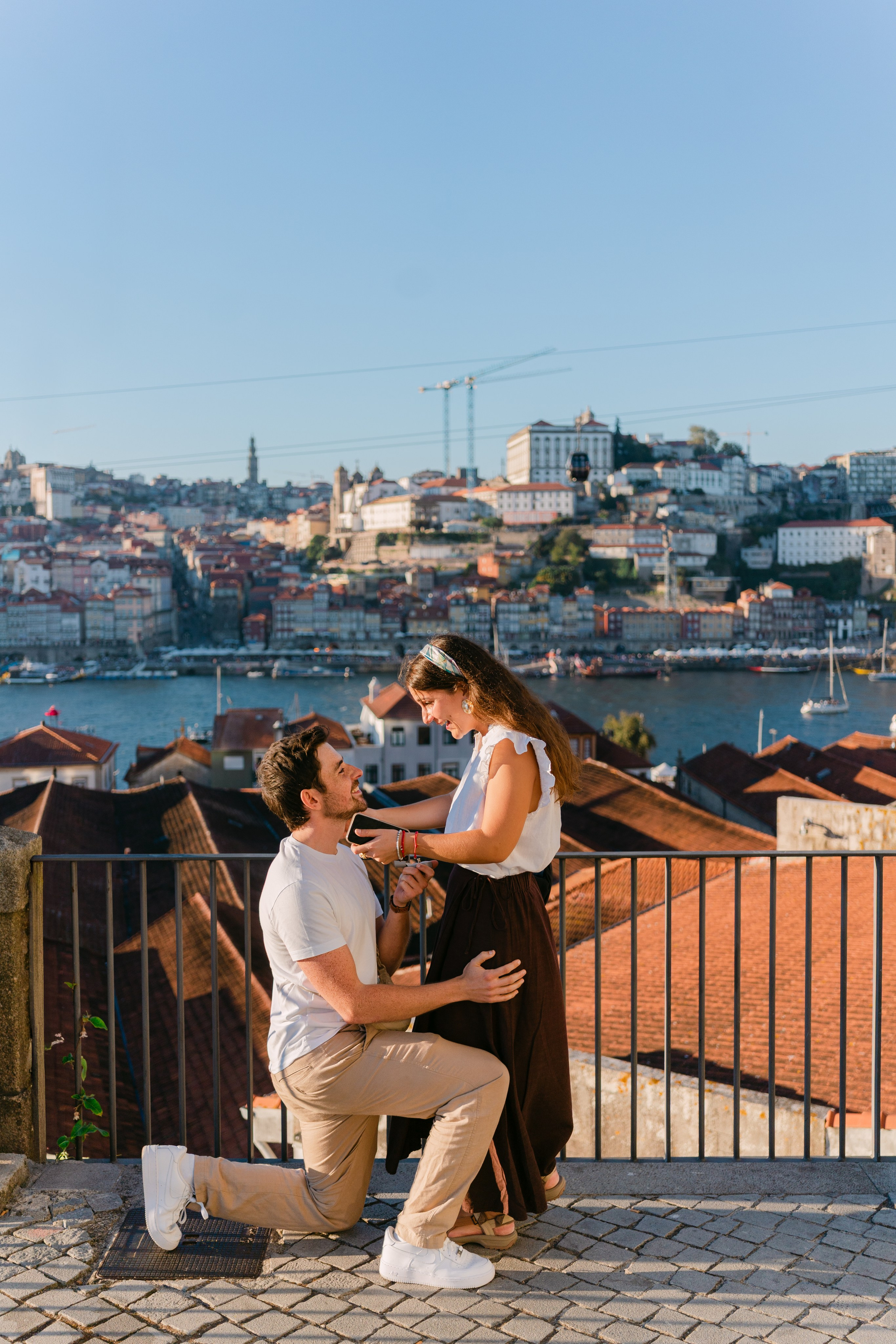 Wedding Proposal in Porto. Wedding & destination wedding photographer in Porto, Portugal — Davi Valente | Lisbon, Douro Valley, Rome, Tuscany & Lake Como