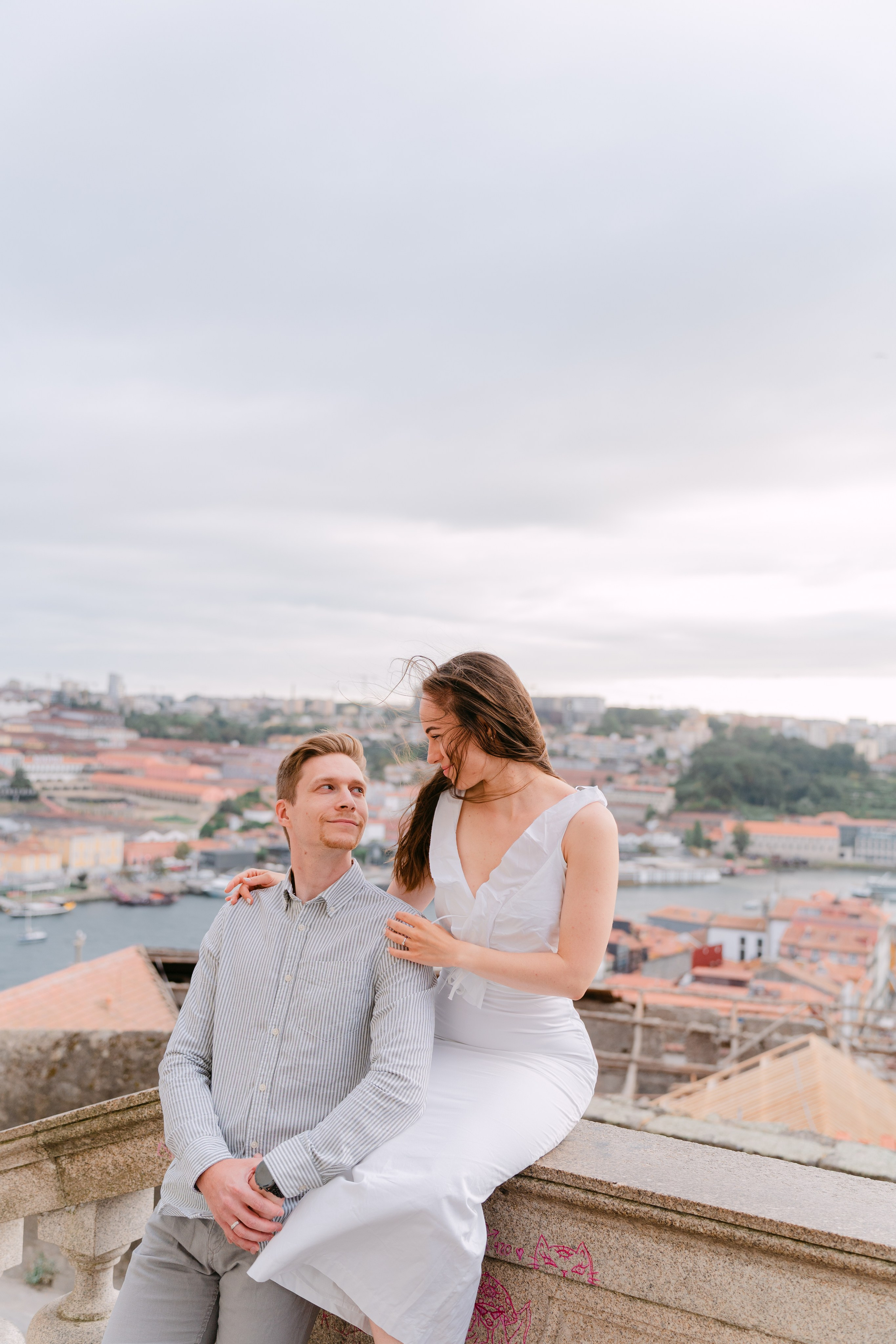 Couple photoshoot in Porto. Fotógrafo de casamentos e destination wedding no Porto, Portugal — Davi Valente | Lisboa, Douro, Roma e Lago de Como