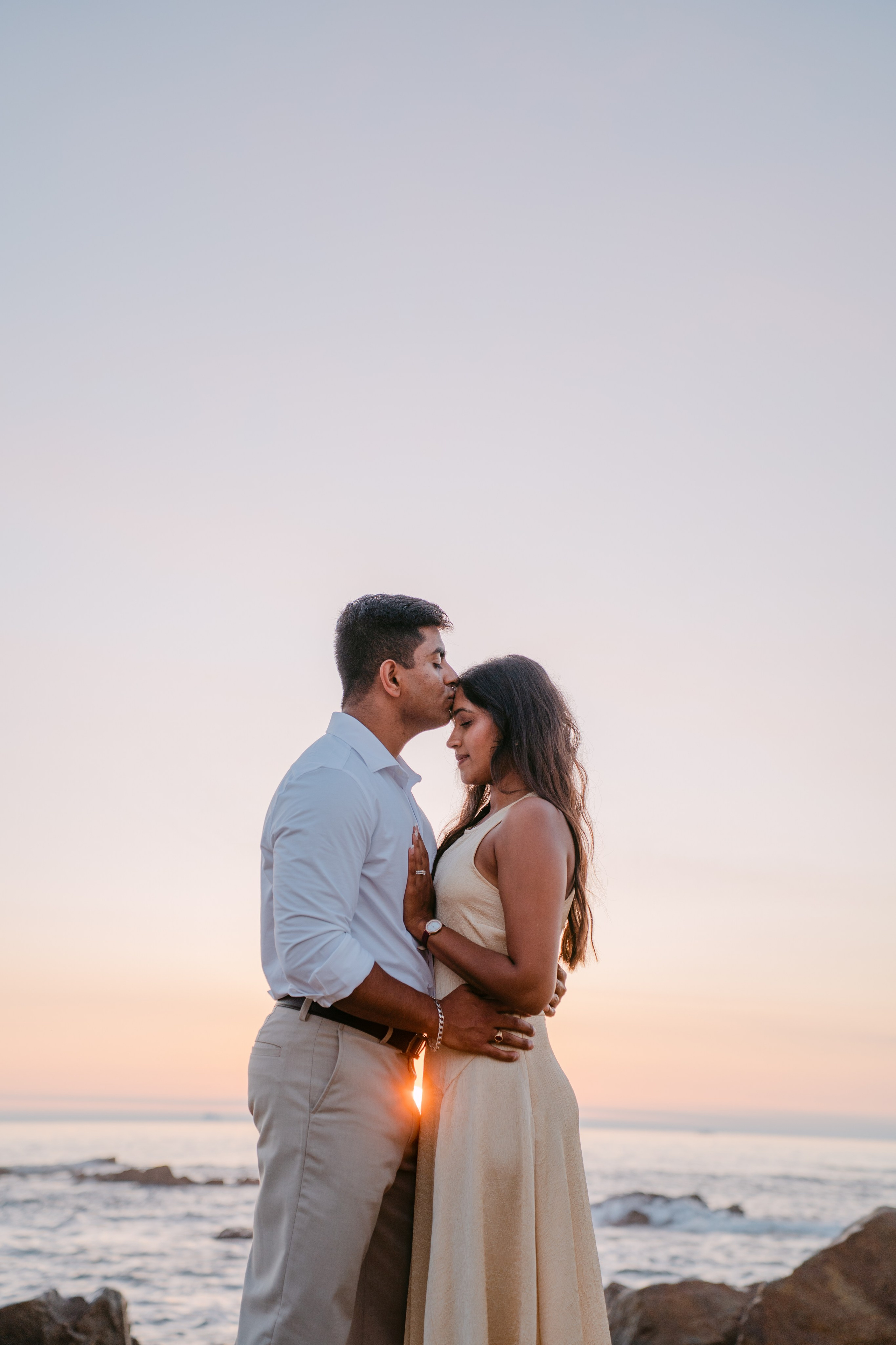 Wedding proposal at Praia do Molhe. Fotógrafo de casamentos e destination wedding no Porto, Portugal — Davi Valente | Lisboa, Douro, Roma e Lago de Como