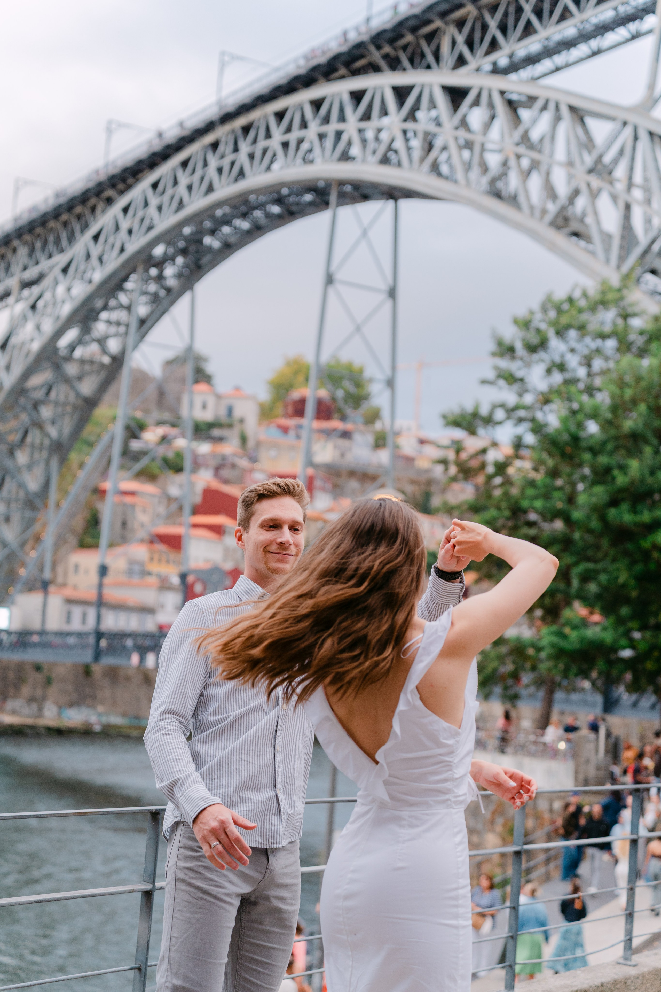 Couple photoshoot in Porto. Fotógrafo de casamentos e destination wedding no Porto, Portugal — Davi Valente | Lisboa, Douro, Roma e Lago de Como