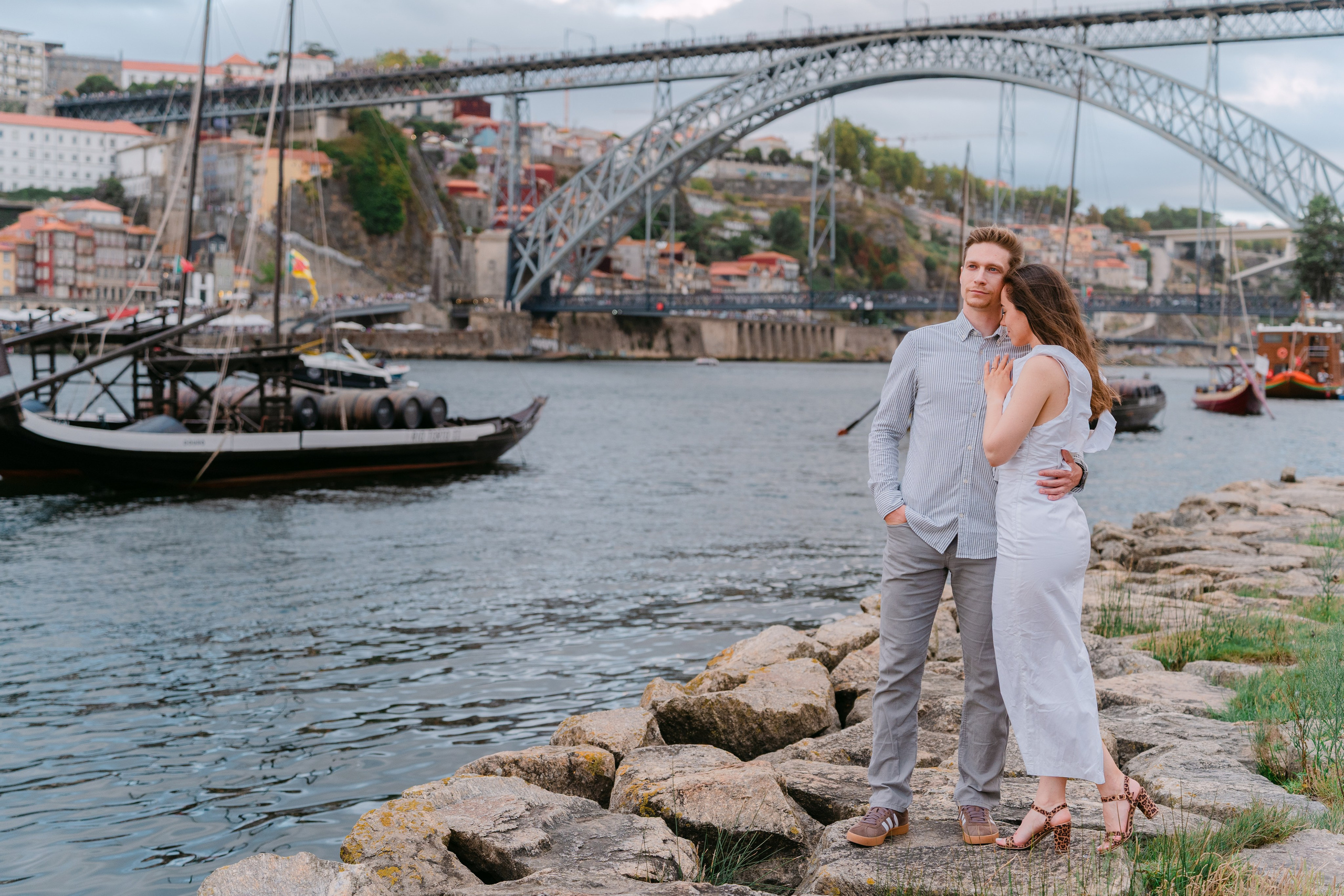 Couple photoshoot in Porto. Fotógrafo de casamentos e destination wedding no Porto, Portugal — Davi Valente | Lisboa, Douro, Roma e Lago de Como