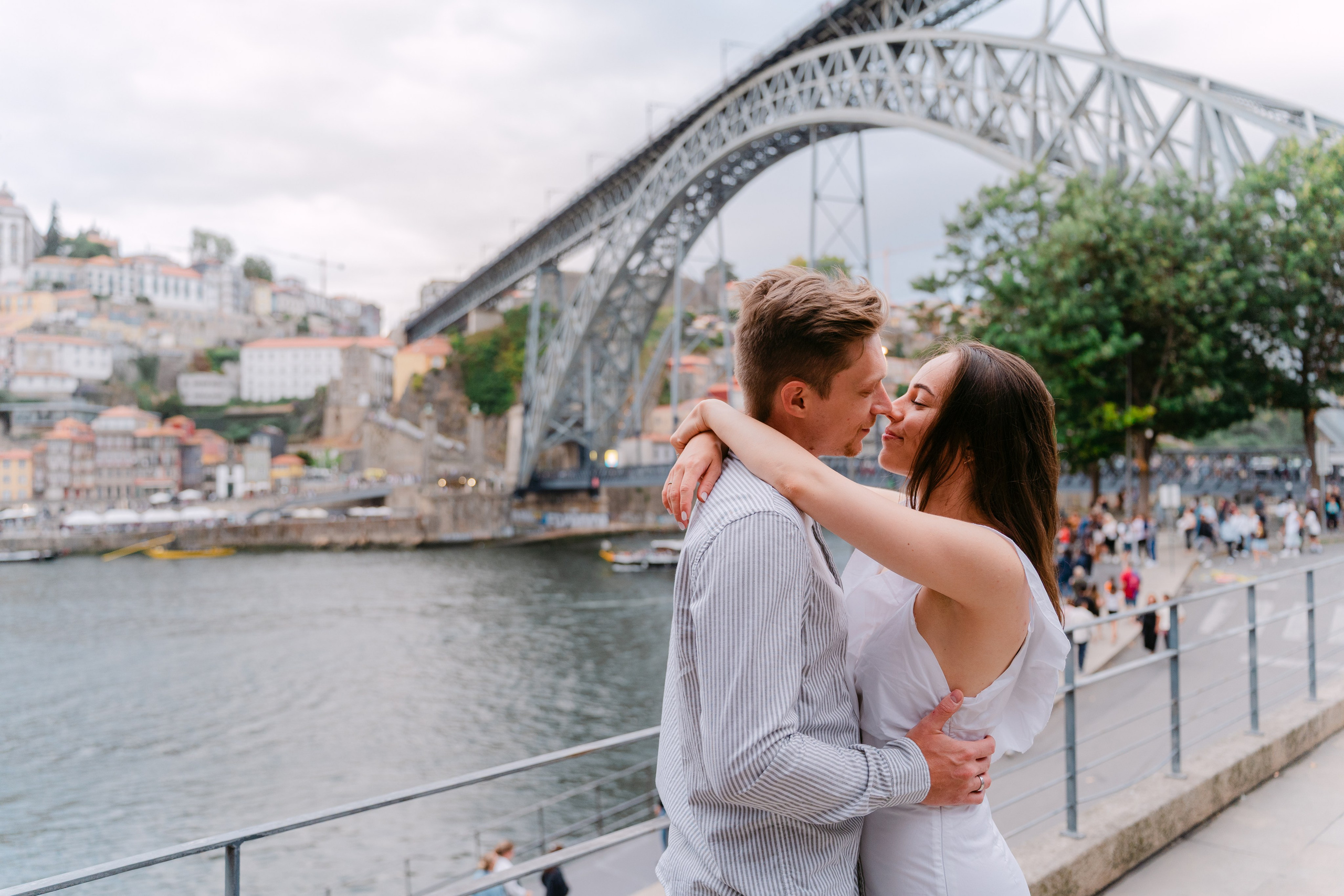 Couple photoshoot in Porto. Fotógrafo de casamentos e destination wedding no Porto, Portugal — Davi Valente | Lisboa, Douro, Roma e Lago de Como