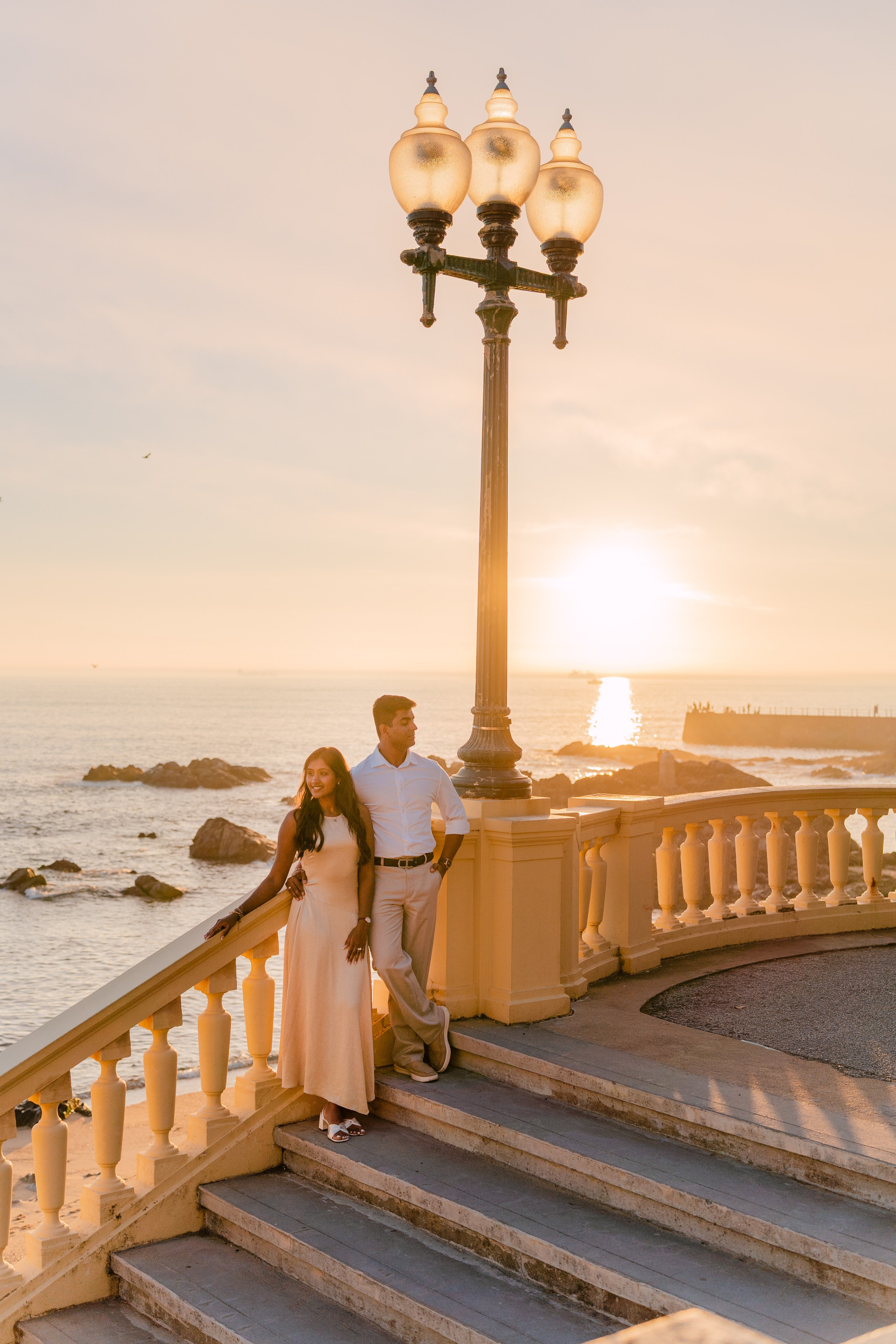 Wedding proposal at Praia do Molhe. Fotógrafo de casamentos e destination wedding no Porto, Portugal — Davi Valente | Lisboa, Douro, Roma e Lago de Como