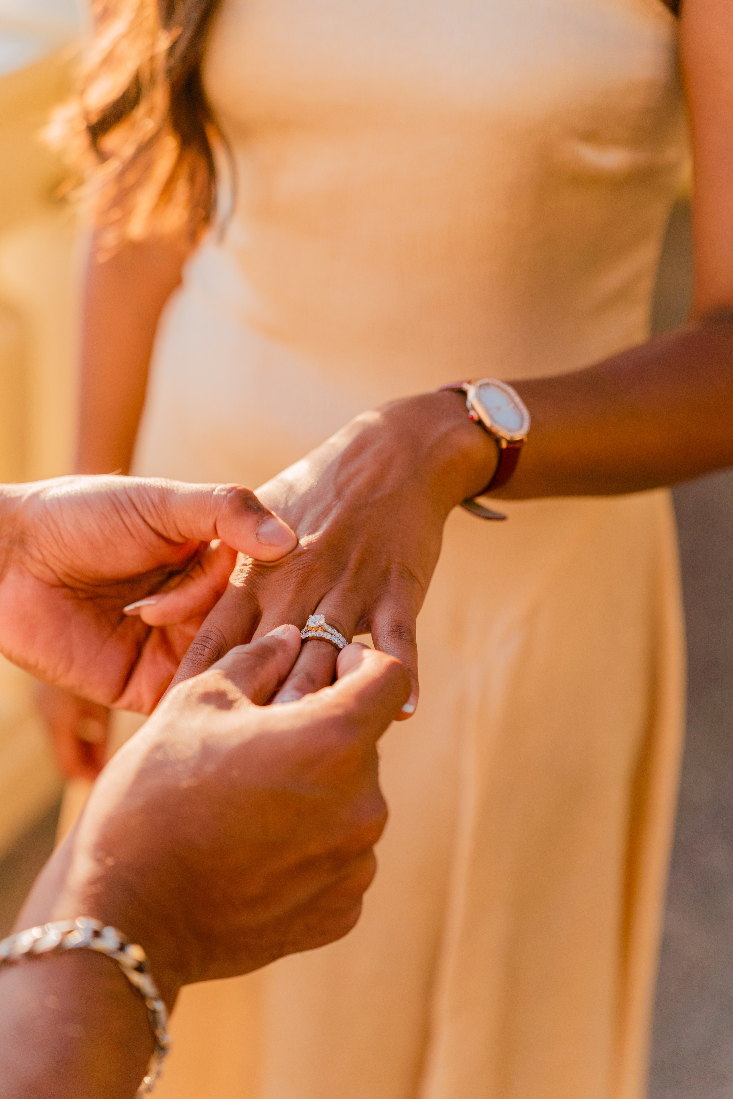 Wedding proposal at Praia do Molhe. Fotógrafo de casamentos e destination wedding no Porto, Portugal — Davi Valente | Lisboa, Douro, Roma e Lago de Como