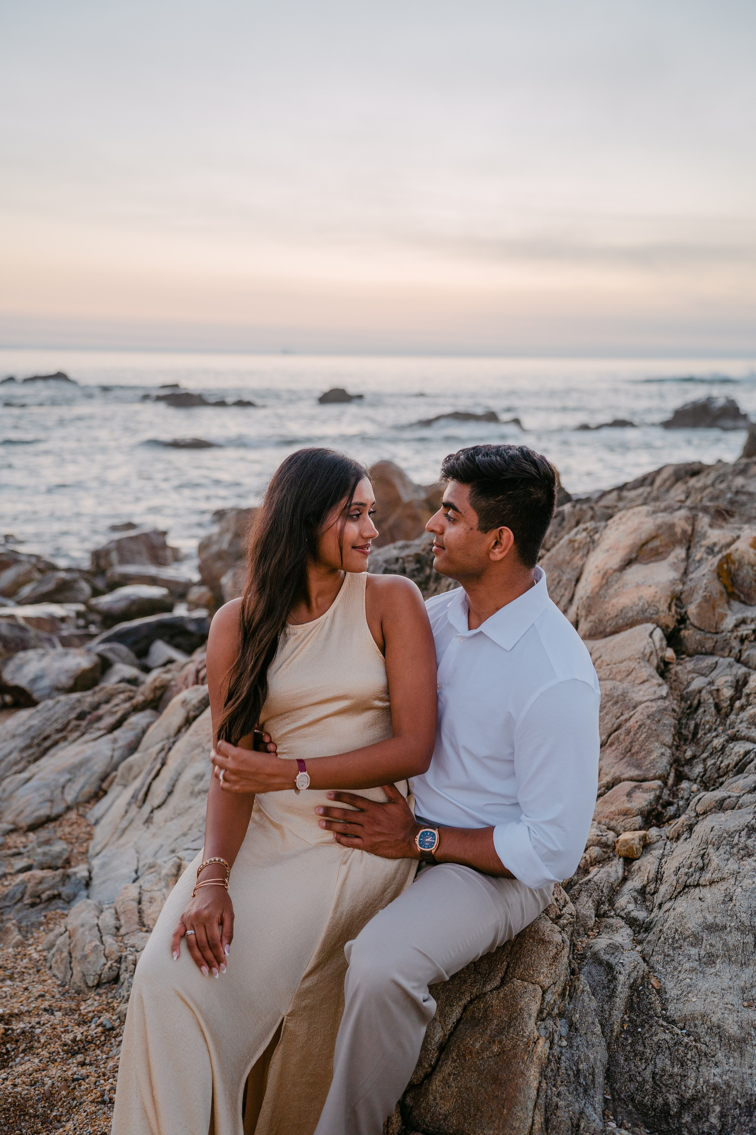 Wedding proposal at Praia do Molhe. Fotógrafo de casamentos e destination wedding no Porto, Portugal — Davi Valente | Lisboa, Douro, Roma e Lago de Como