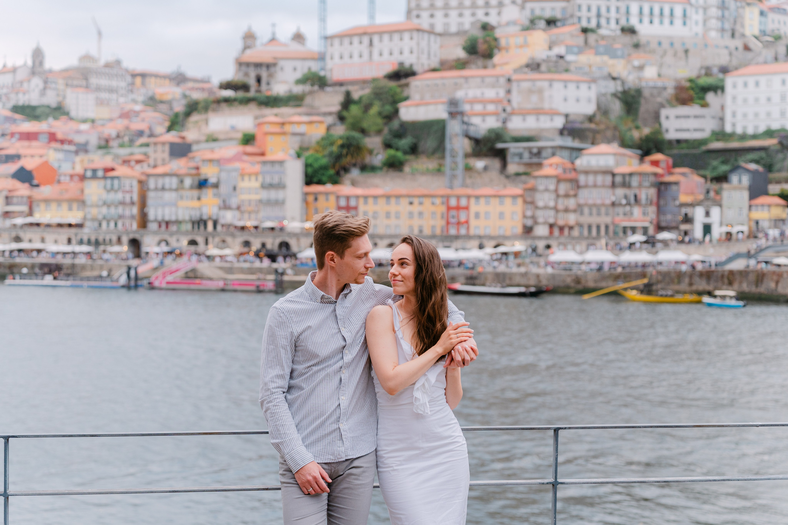 Couple photoshoot in Porto. Fotógrafo de casamentos e destination wedding no Porto, Portugal — Davi Valente | Lisboa, Douro, Roma e Lago de Como
